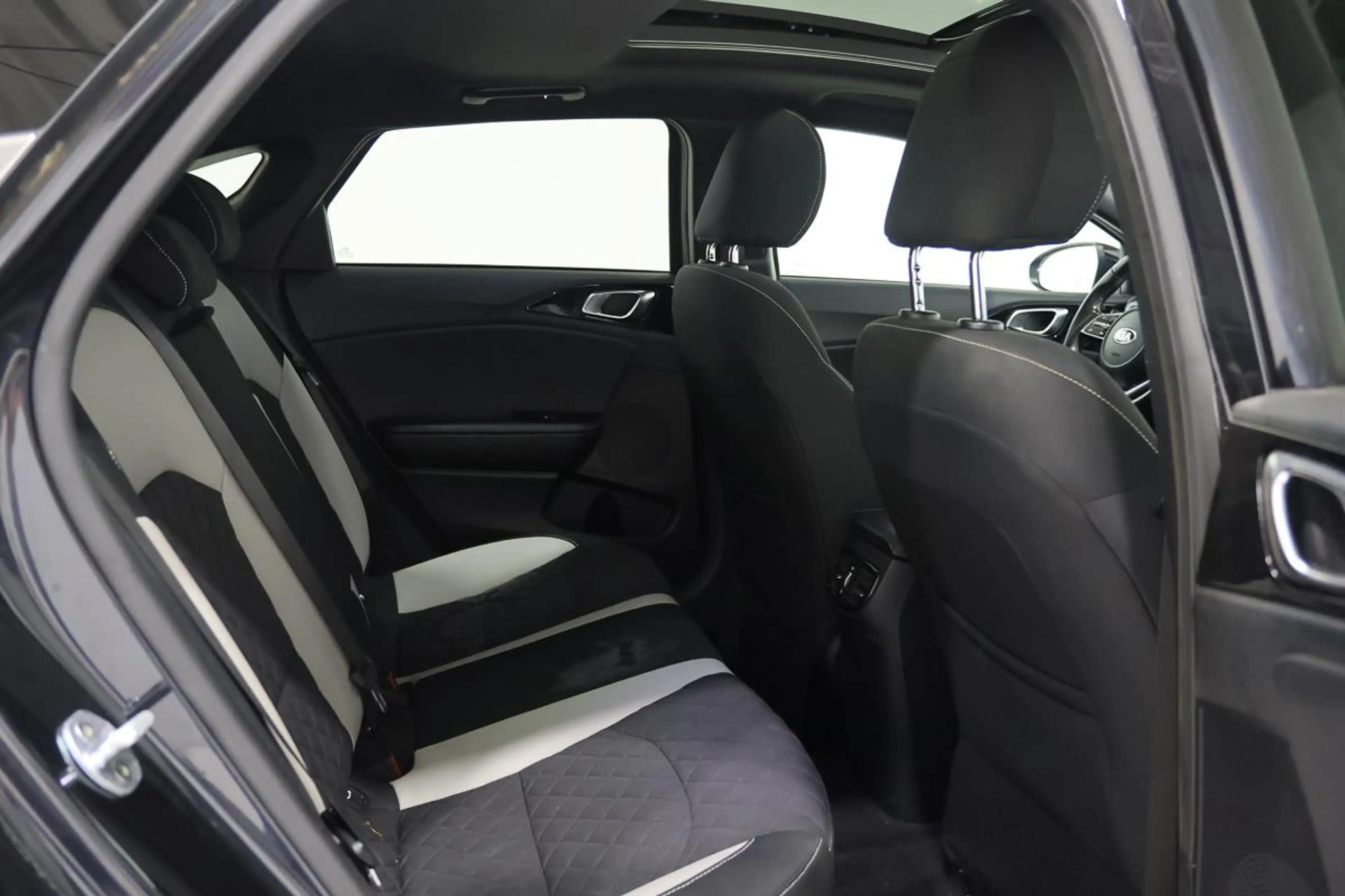 Kia ProCeed / pro_cee'd 1.0 T GDI 120 - GT LINE LED - PANO - 17 - JBL -... — photo 11