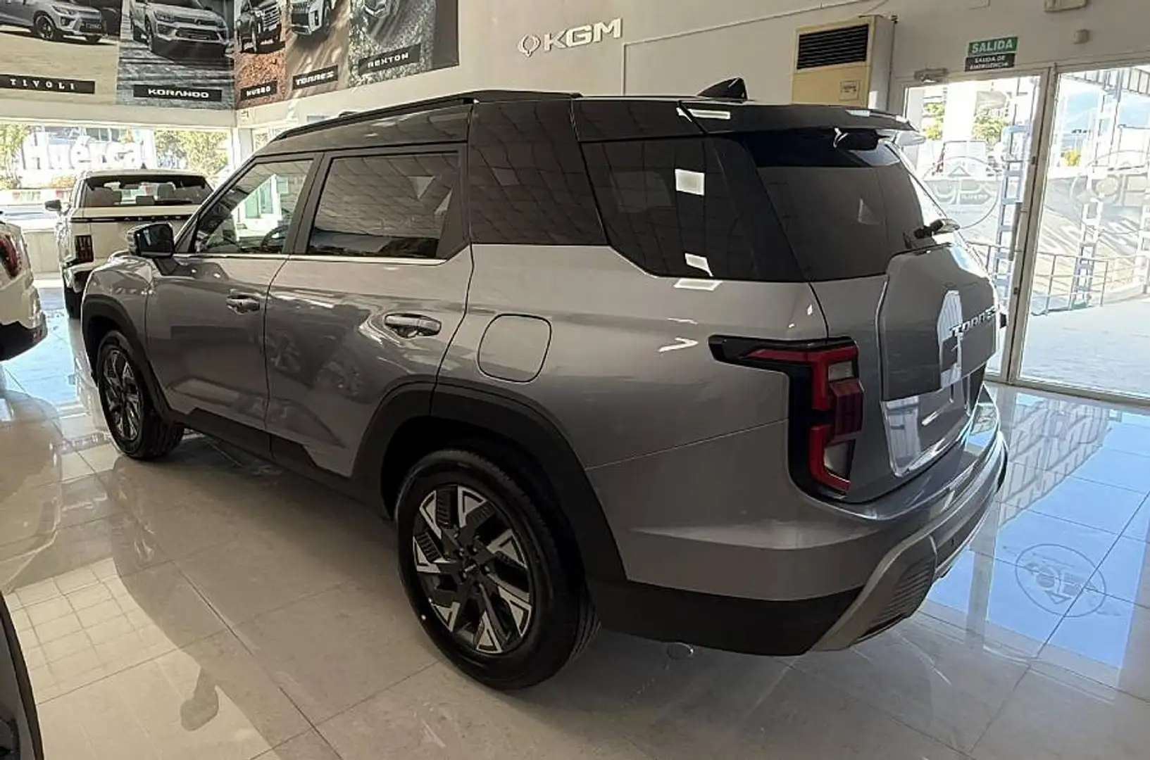 SsangYong Torres G15 HEV Life Aut. Grau - 2