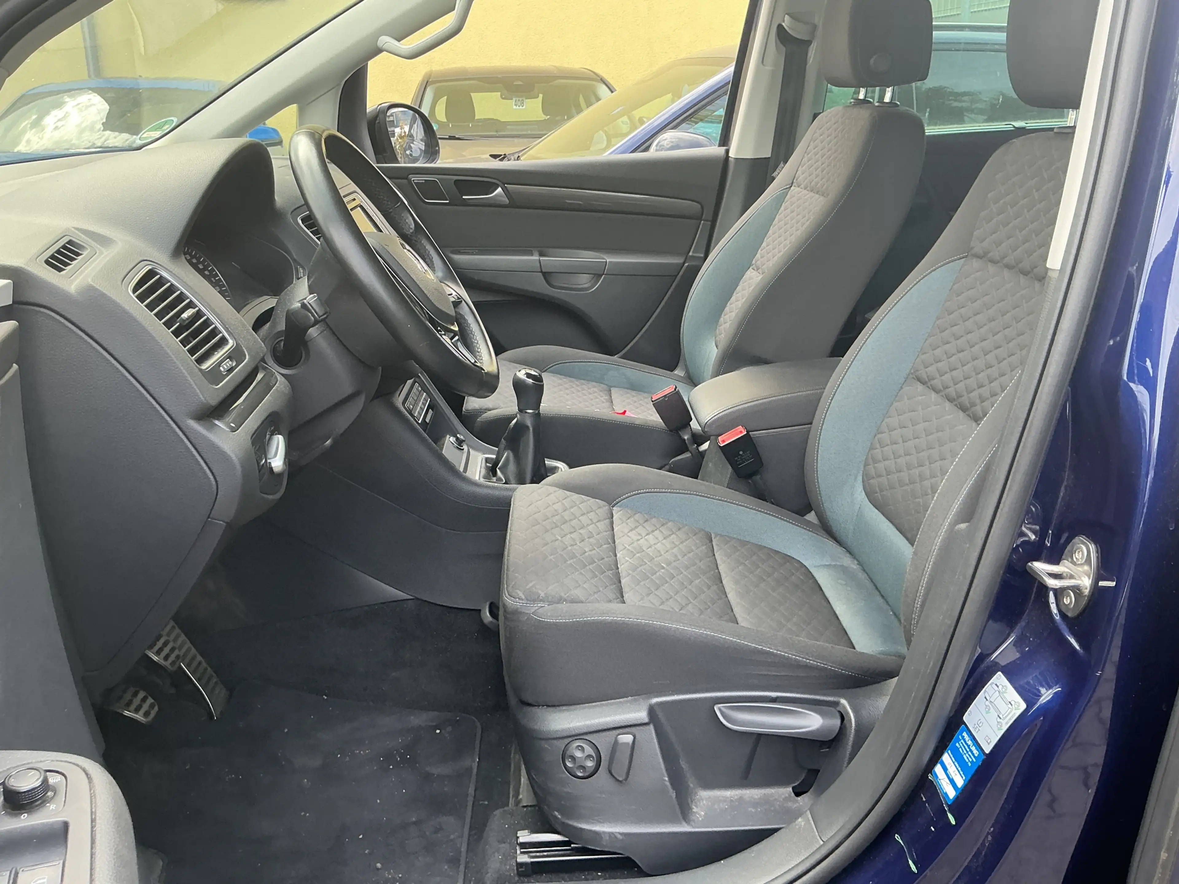 Volkswagen Sharan IQ.DRIVE 7-Sitzer R.Cam Navi AHK ACC SHZ — photo 6