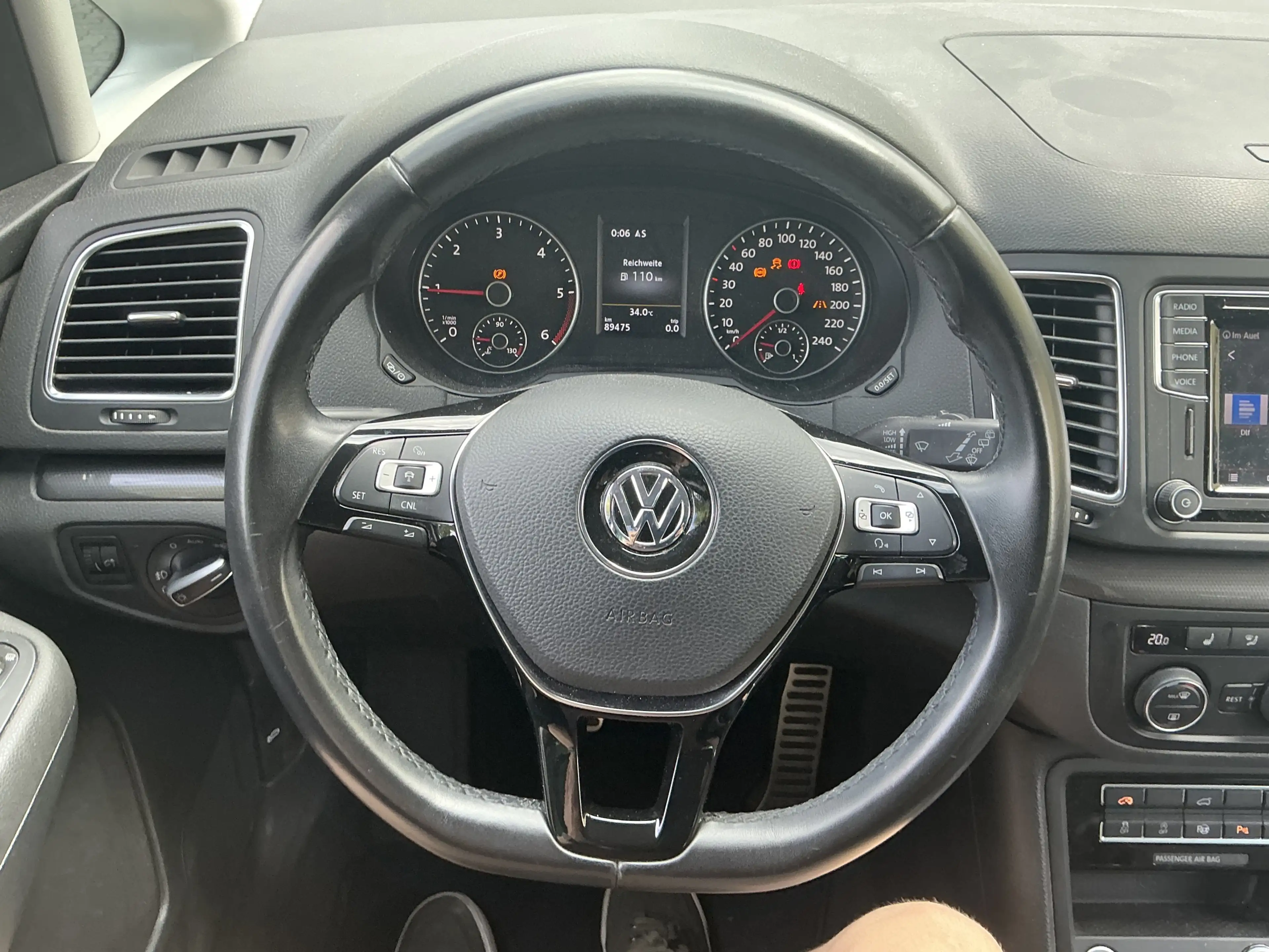 Volkswagen Sharan IQ.DRIVE 7-Sitzer R.Cam Navi AHK ACC SHZ — photo 8