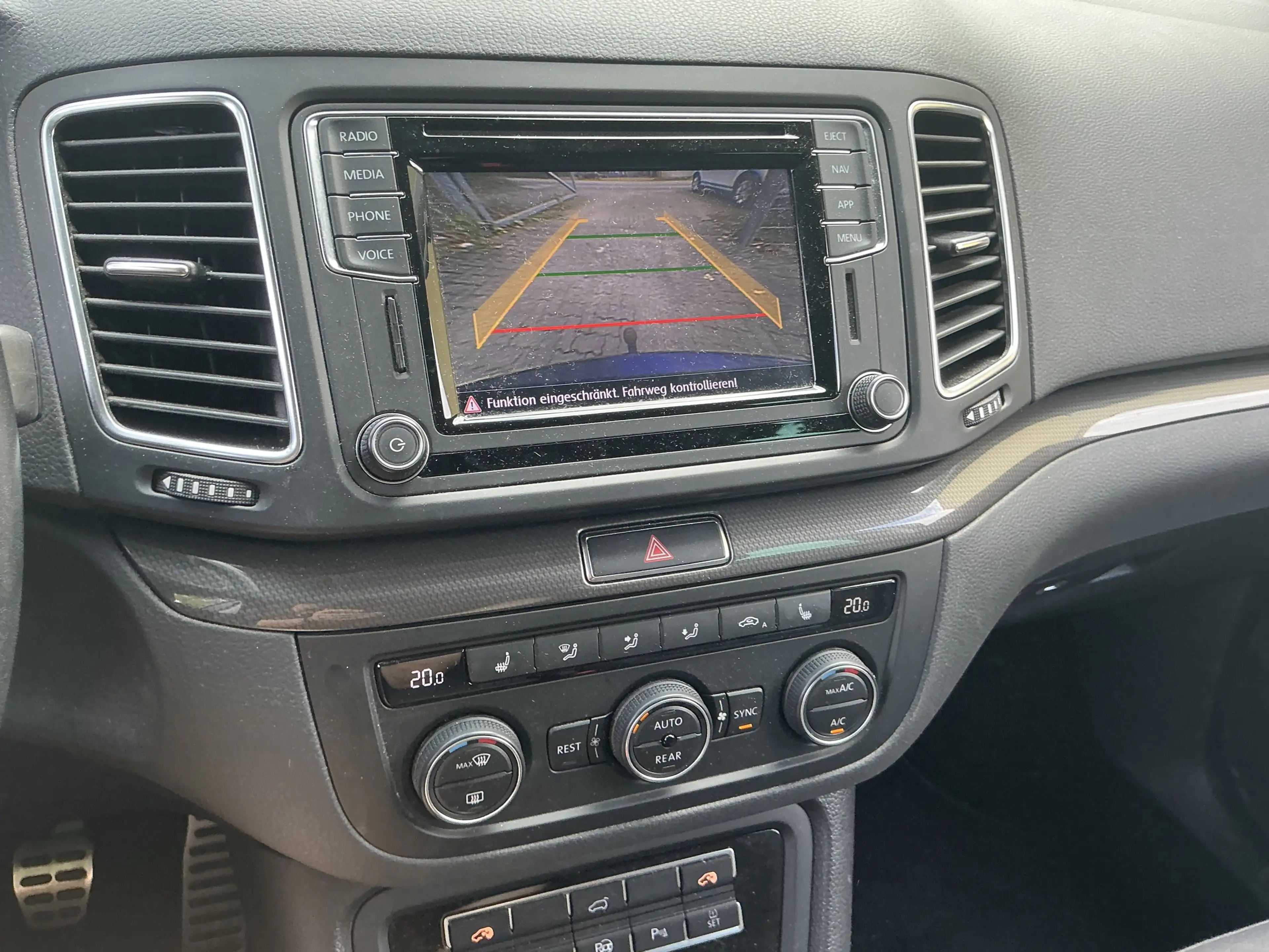 Volkswagen Sharan IQ.DRIVE 7-Sitzer R.Cam Navi AHK ACC SHZ — photo 9