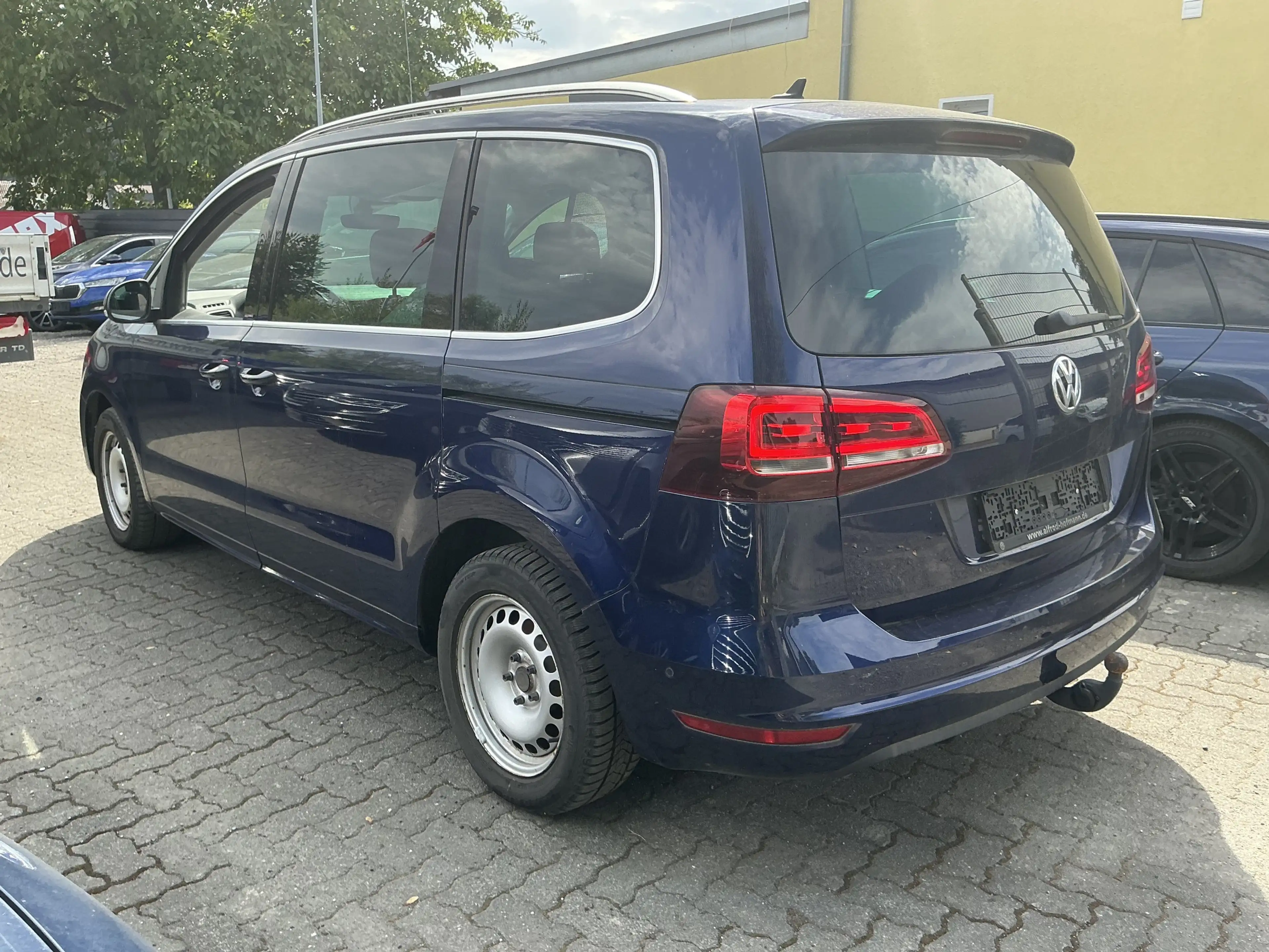 Volkswagen Sharan IQ.DRIVE 7-Sitzer R.Cam Navi AHK ACC SHZ — photo 2