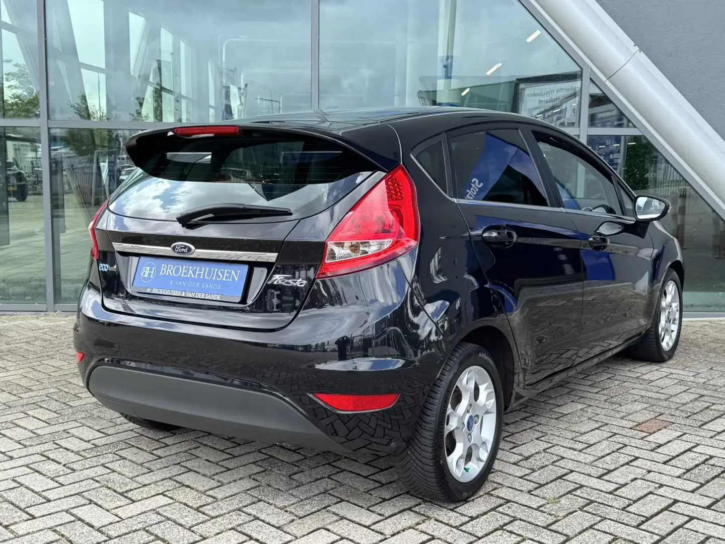 Ford Fiesta 1.4 Titanium Automaat / Stoelverwarming / Cruise C Black - 2