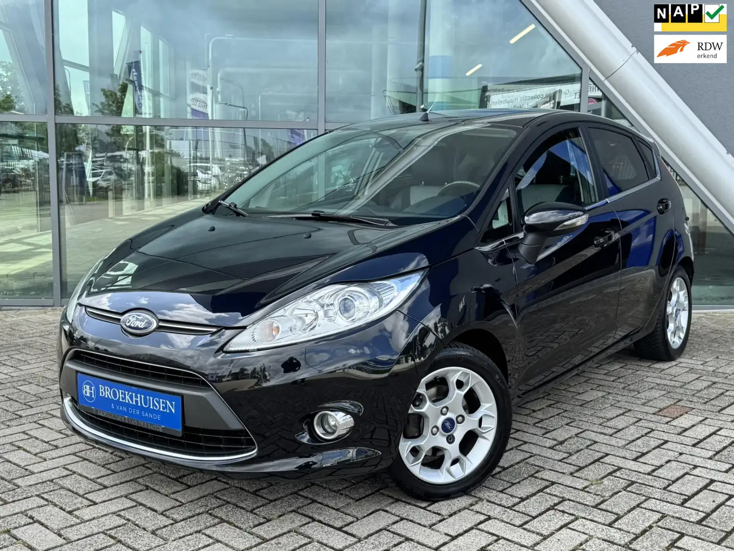 Ford Fiesta 1.4 Titanium Automaat / Stoelverwarming / Cruise C Black - 1