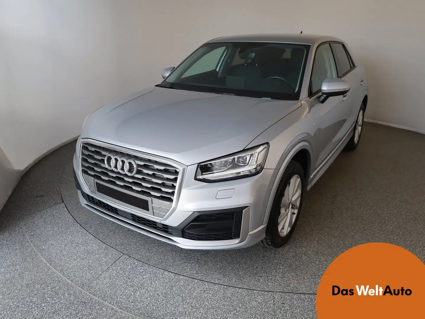 Audi Q2 30 TDI intense Silber - 1