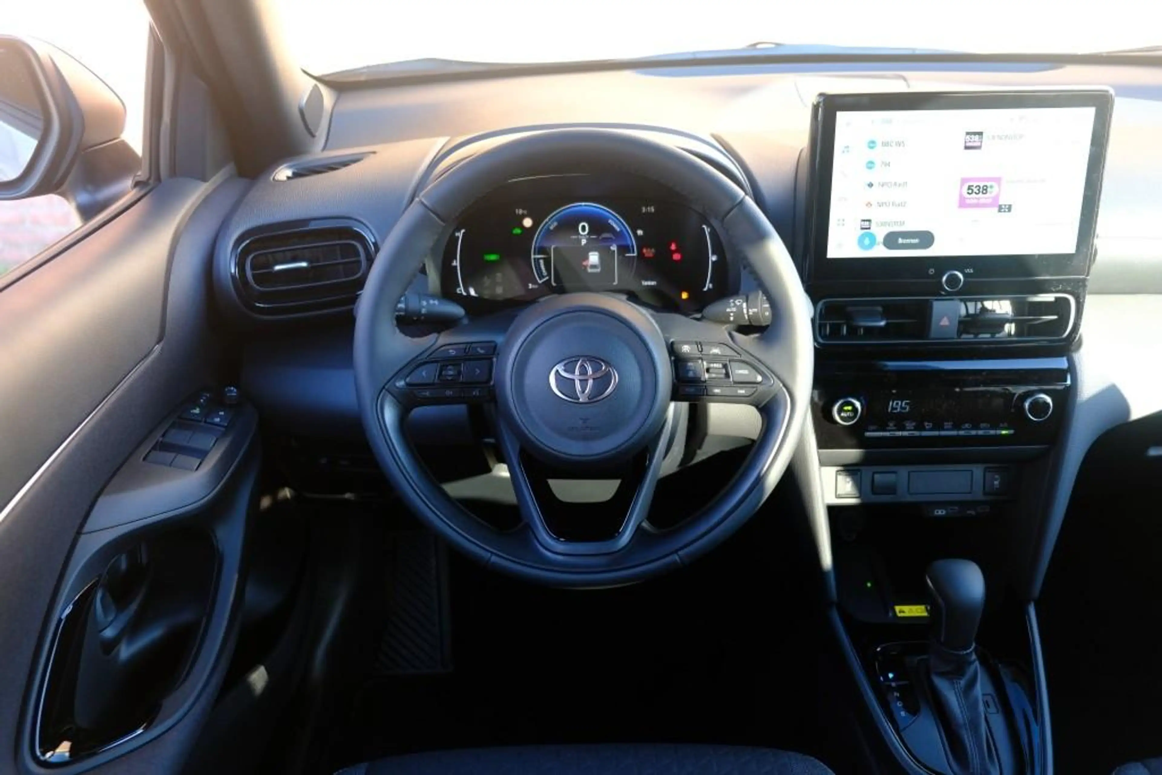 Toyota Yaris Cross 1.5 Hybrid 115pk CVT Dynamic - Adaptieve cruise - — photo 13