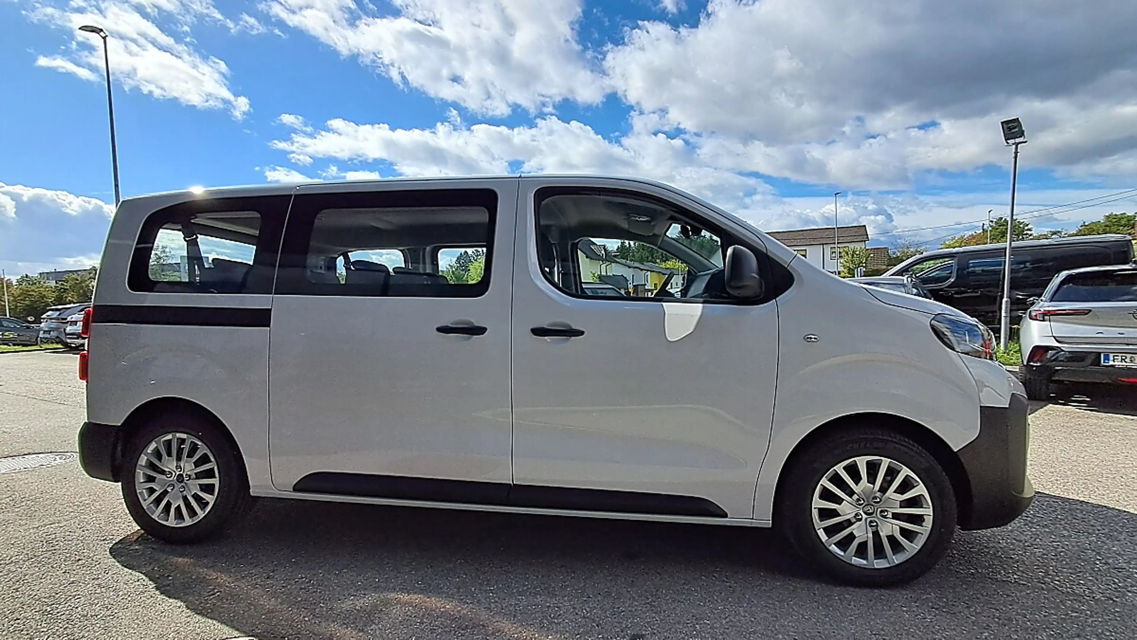 Peugeot Expert Kombi BlueHDi 180 Standard EAT8 — photo 8