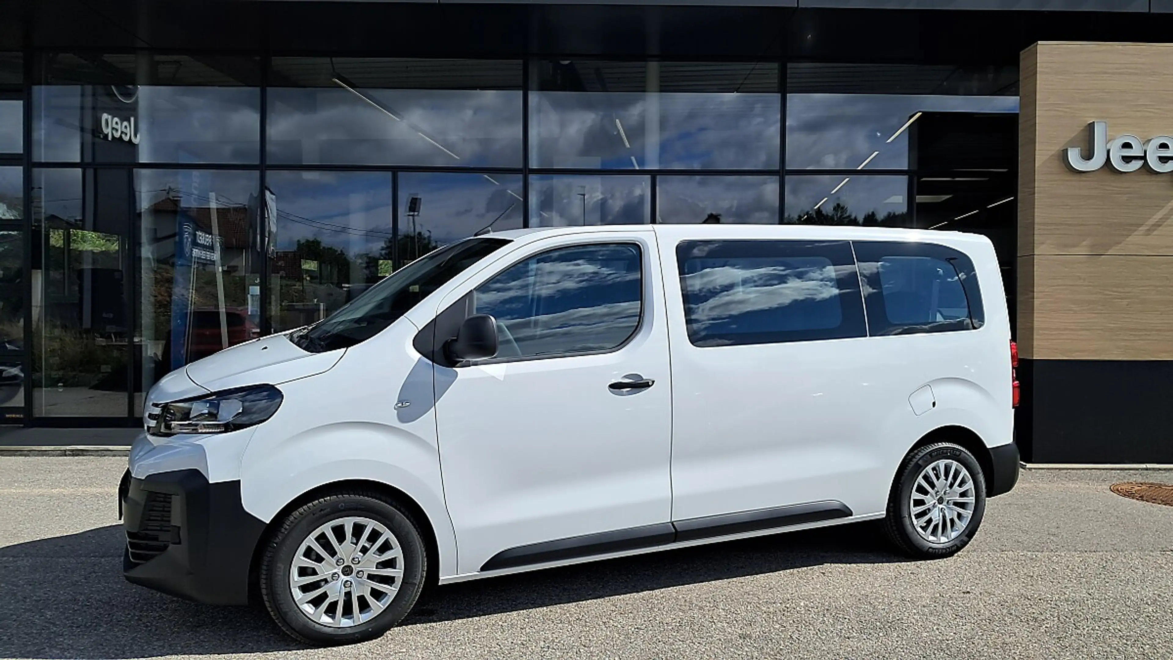 Peugeot Expert Kombi BlueHDi 180 Standard EAT8 — photo 2