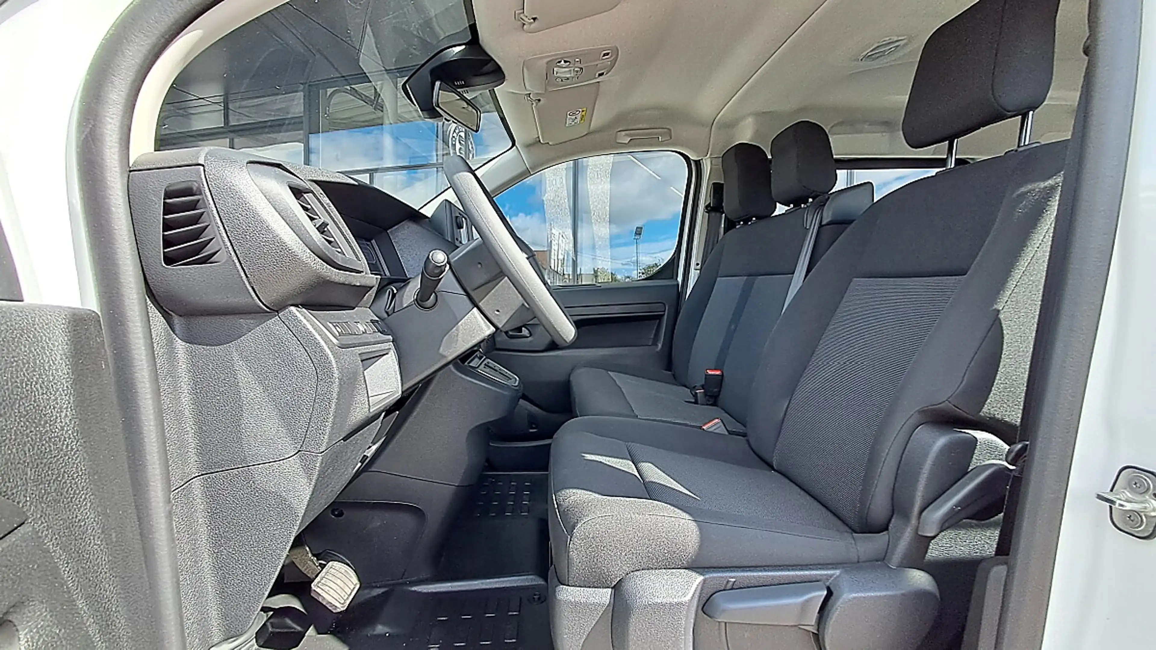 Peugeot Expert Kombi BlueHDi 180 Standard EAT8 — photo 11