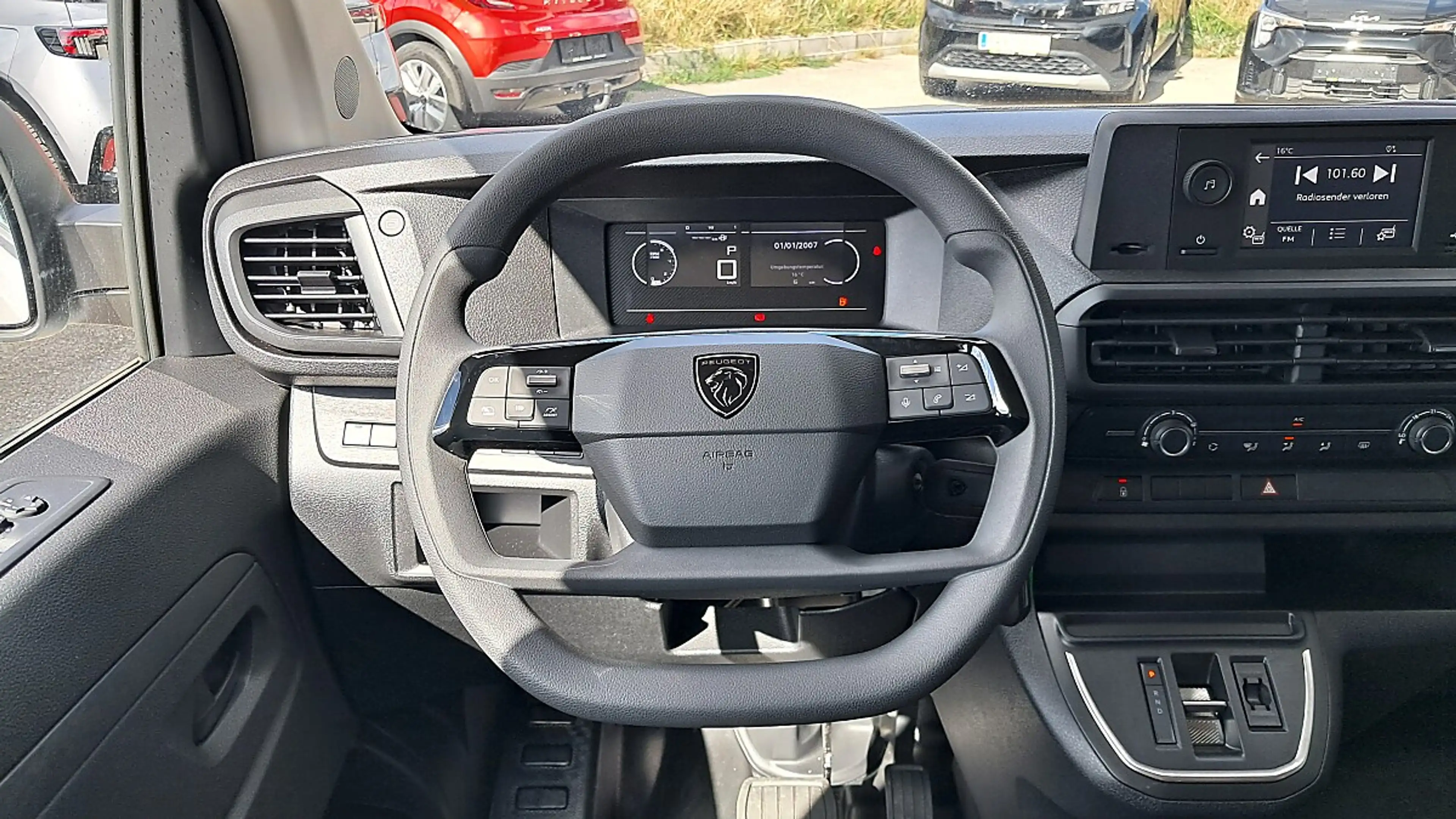 Peugeot Expert Kombi BlueHDi 180 Standard EAT8 — photo 14