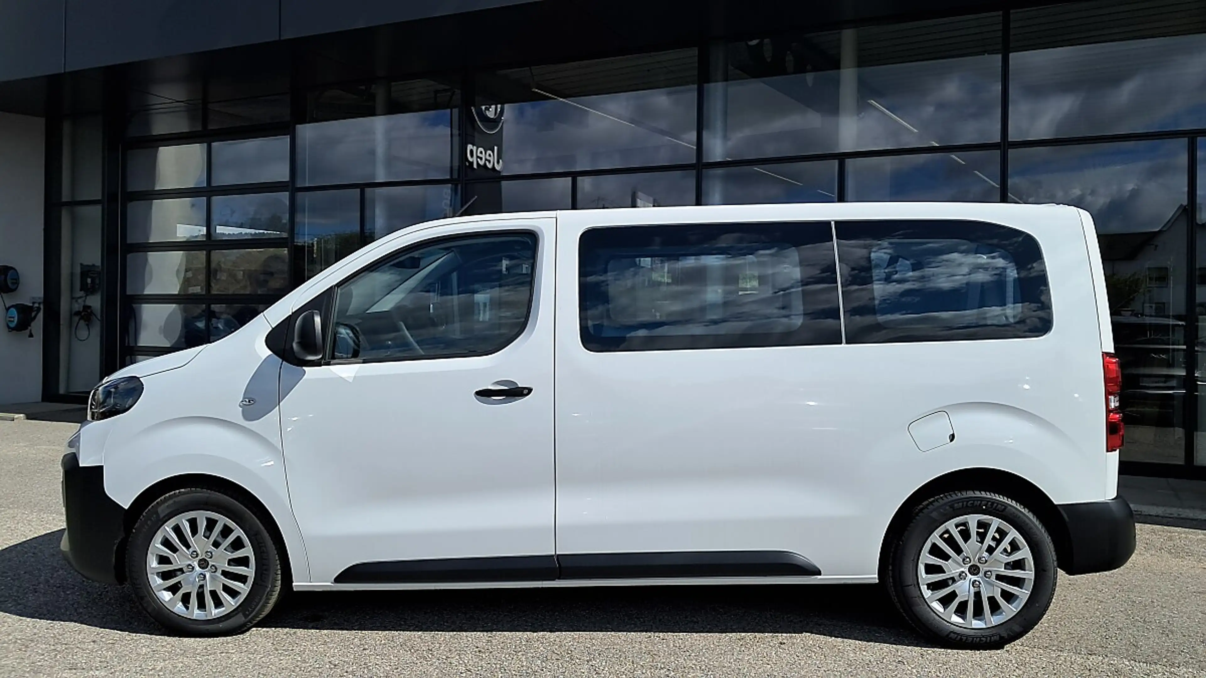 Peugeot Expert Kombi BlueHDi 180 Standard EAT8 — photo 3
