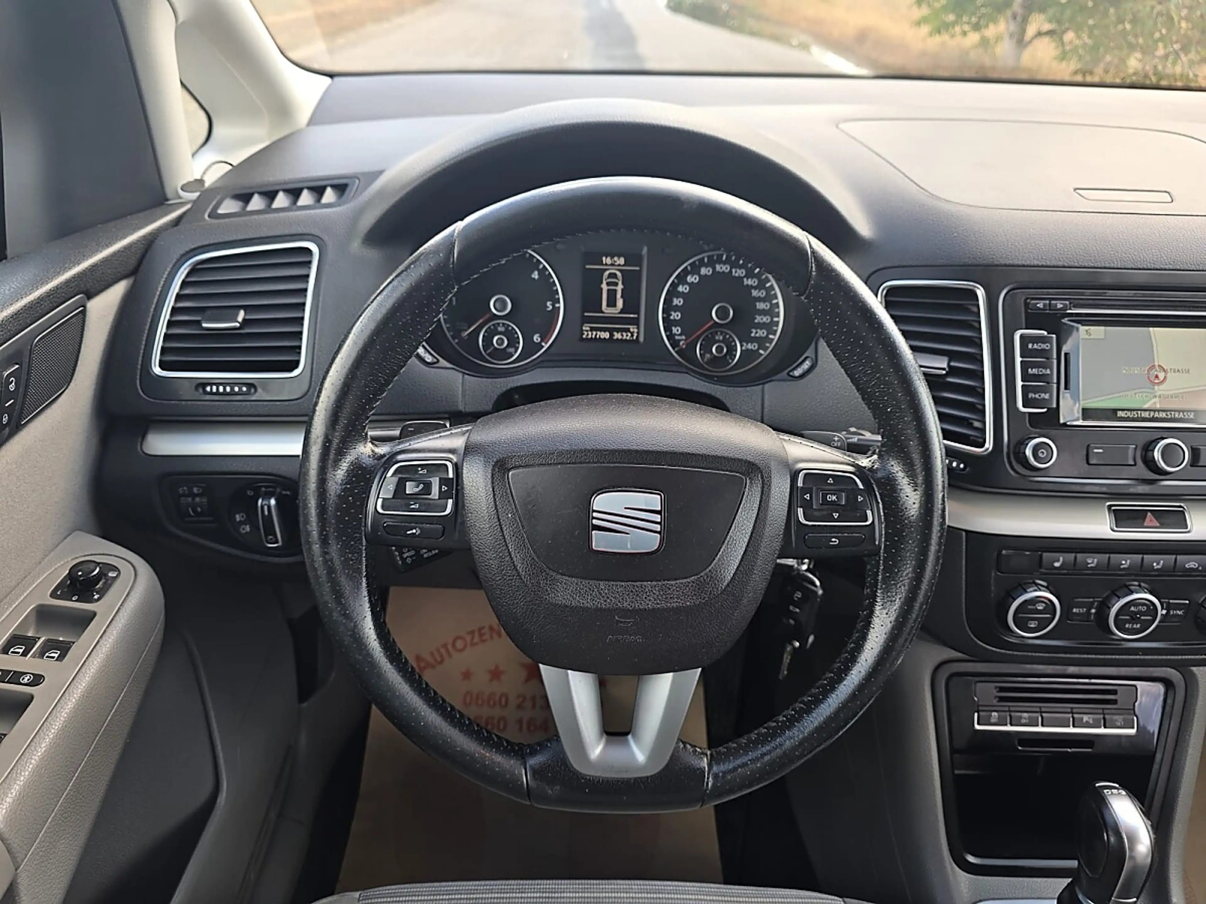 SEAT Alhambra Reference 2,0 TDI CR DPF DSG **7 Sitze** — photo 9
