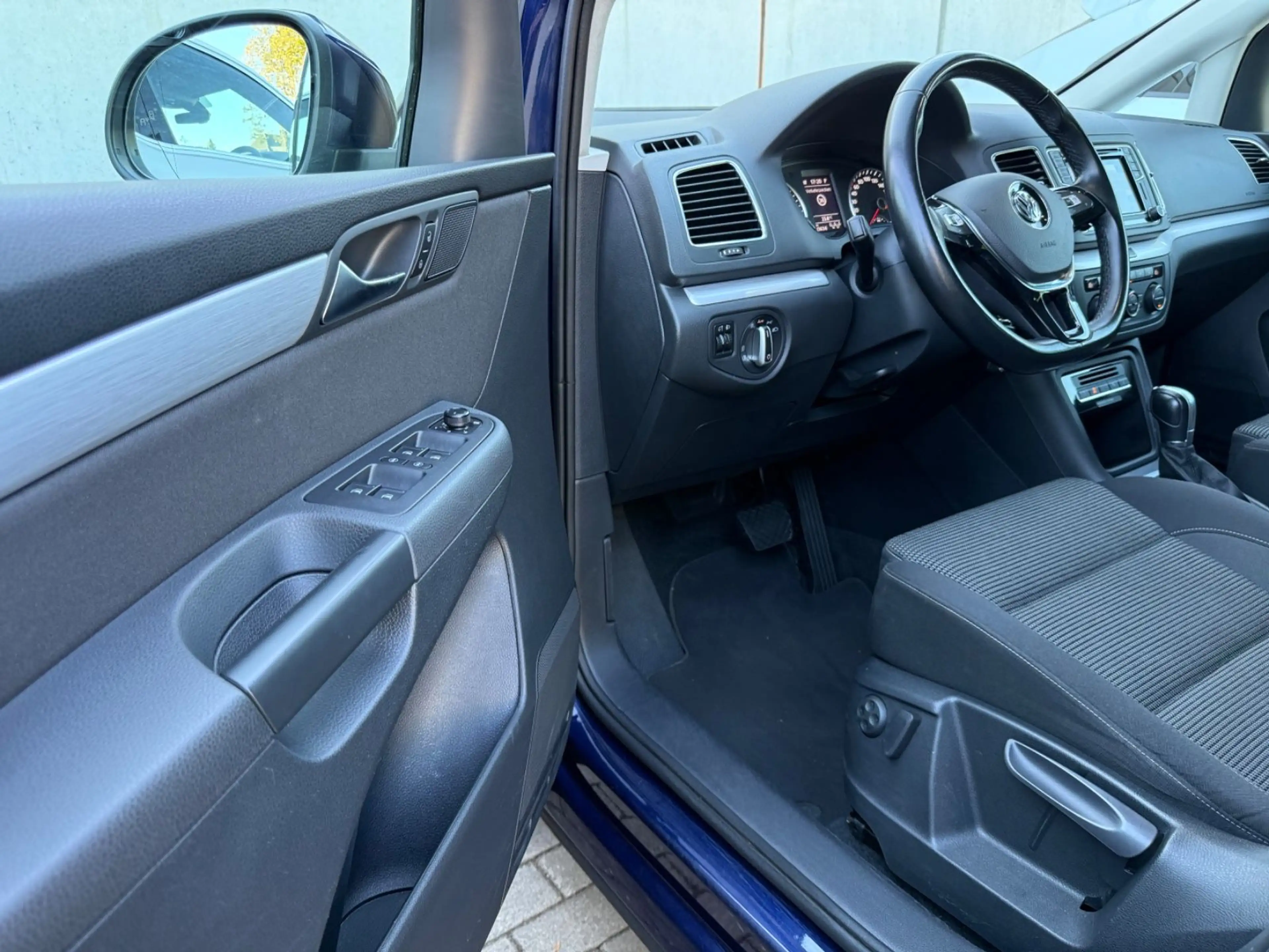 Volkswagen Sharan 2.0 TDI*DSG*7-Sitz*AHK*KAM*SpurA*TotW*SHZ — photo 7