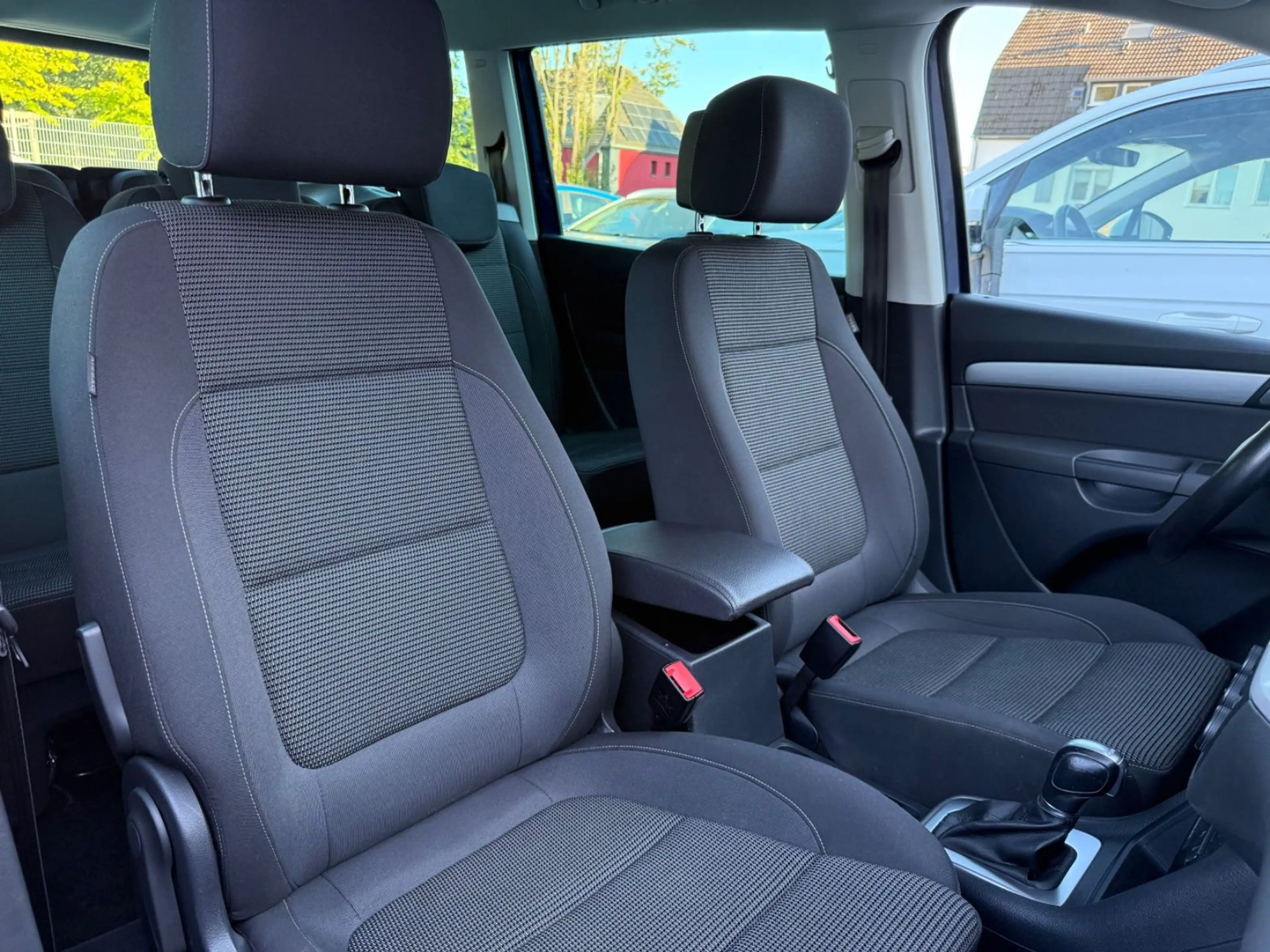 Volkswagen Sharan 2.0 TDI*DSG*7-Sitz*AHK*KAM*SpurA*TotW*SHZ — photo 15