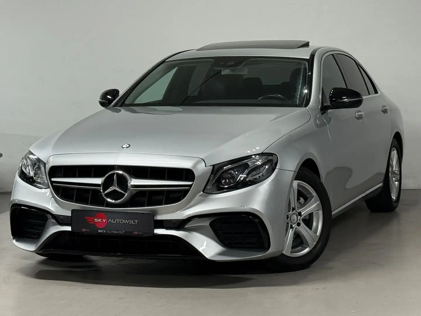 Mercedes-Benz E 200 /NAVI/CAM/LED/AMBIENTE/EGSD/LEDER Silber - 1