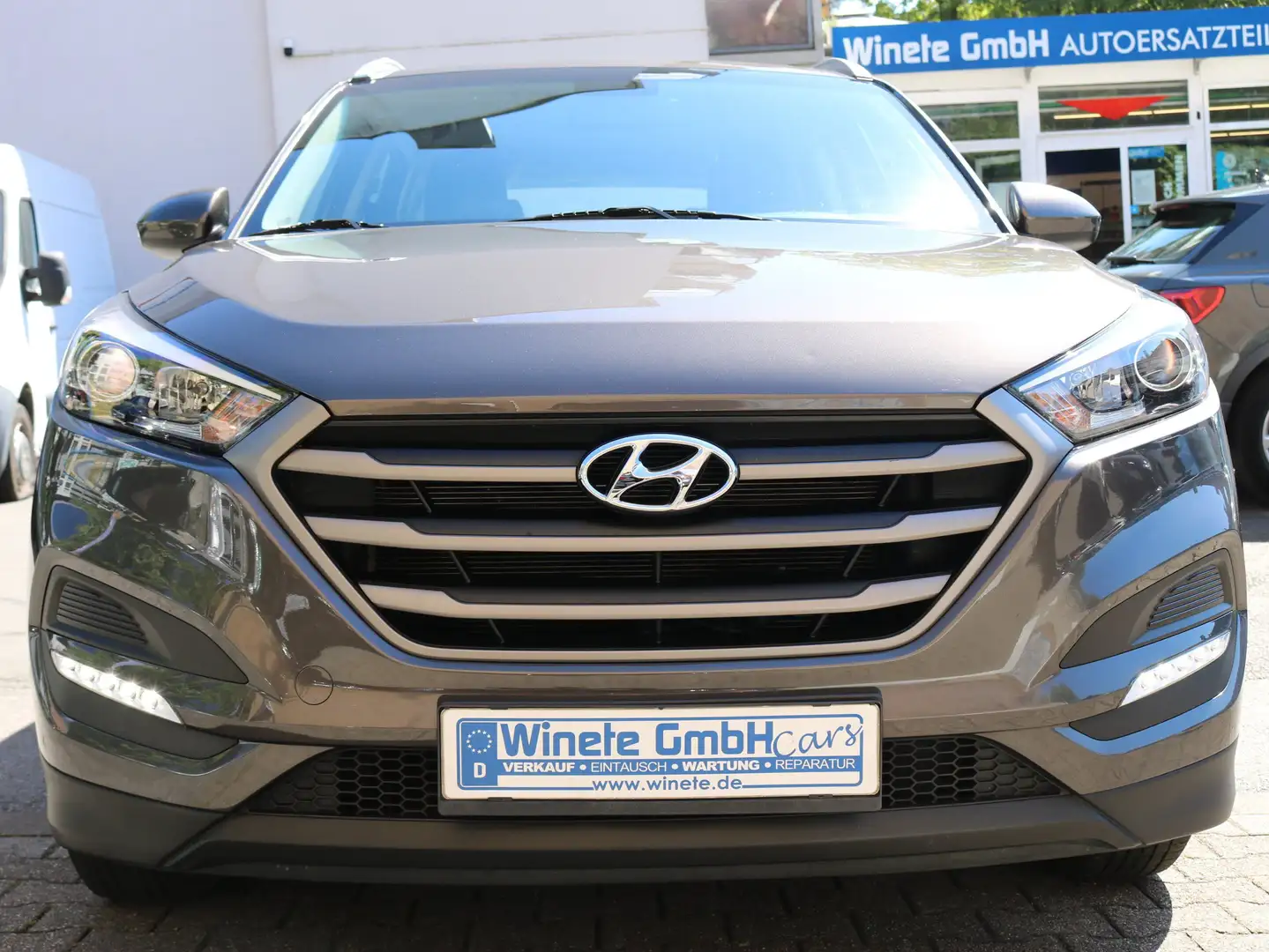 Hyundai TUCSON 2WD*2HAND*SHZ*PDC*LKHZ*LED*u.v.m Gris - 2