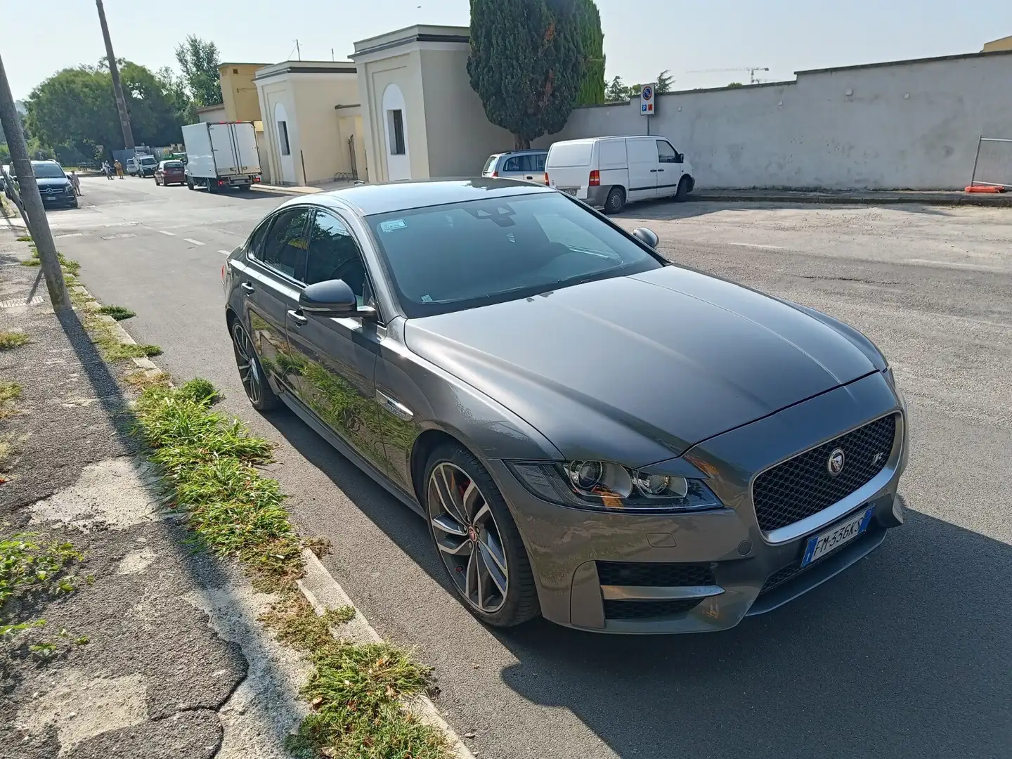 Jaguar XF 2.0 D 240 CV AWD aut. R-Sport Grigio - 2