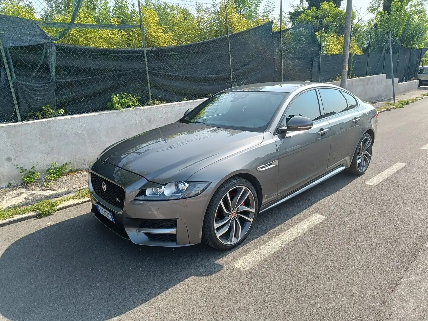 Jaguar XF 2.0 D 240 CV AWD aut. R-Sport Grigio - 1