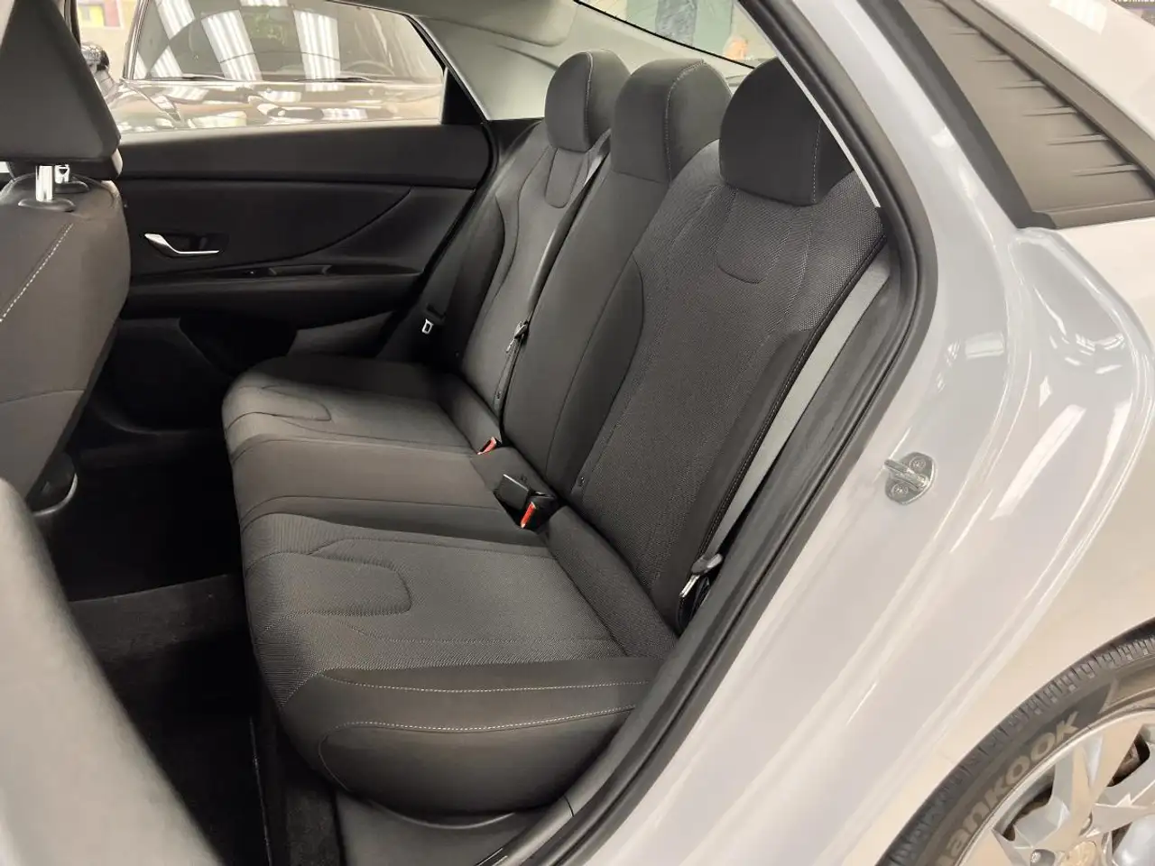 Hyundai ELANTRA снимка Hyundai ELANTRA