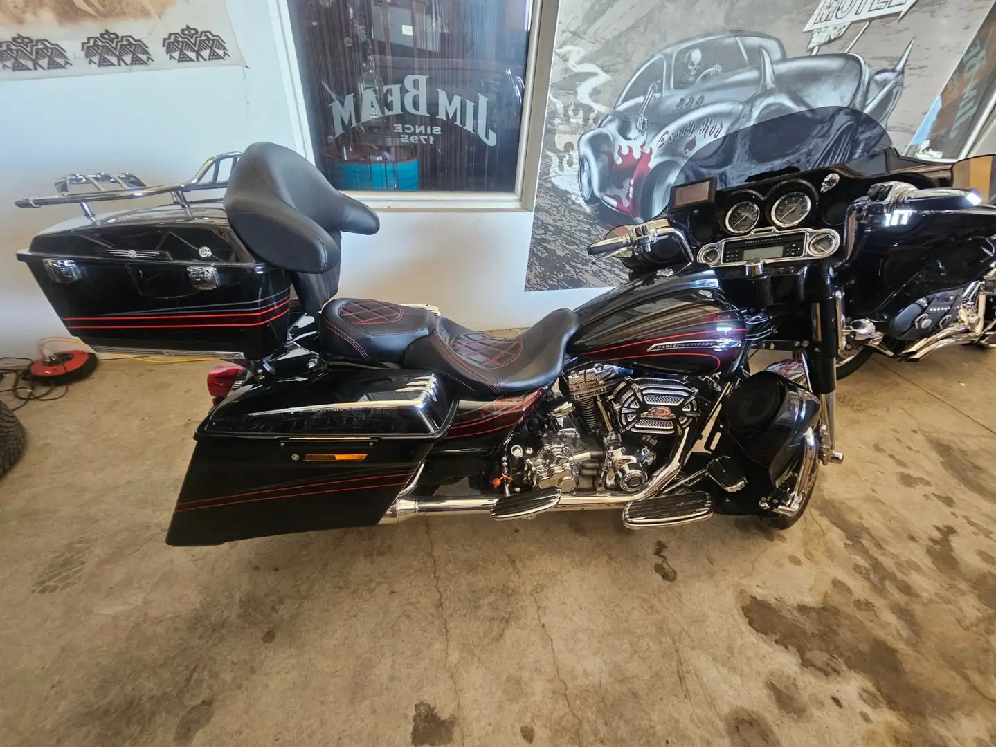 Harley-Davidson Street Glide CVO Street Glide FLHXSE2 Noir - 2