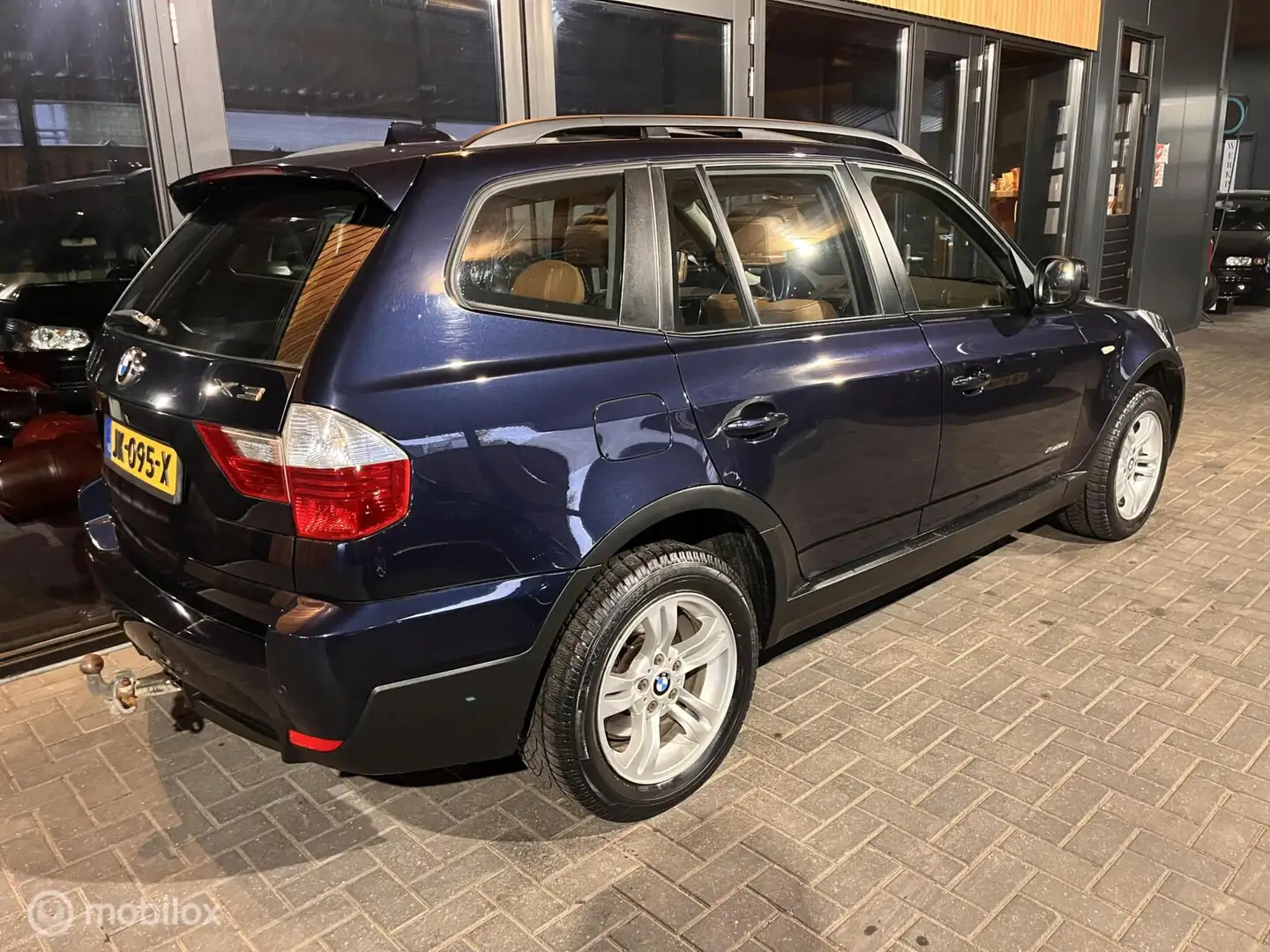 BMW X3 2.0d LCI Xdrive | AUT | LEER | PANO | CRUISE | CLI Blauw - 2