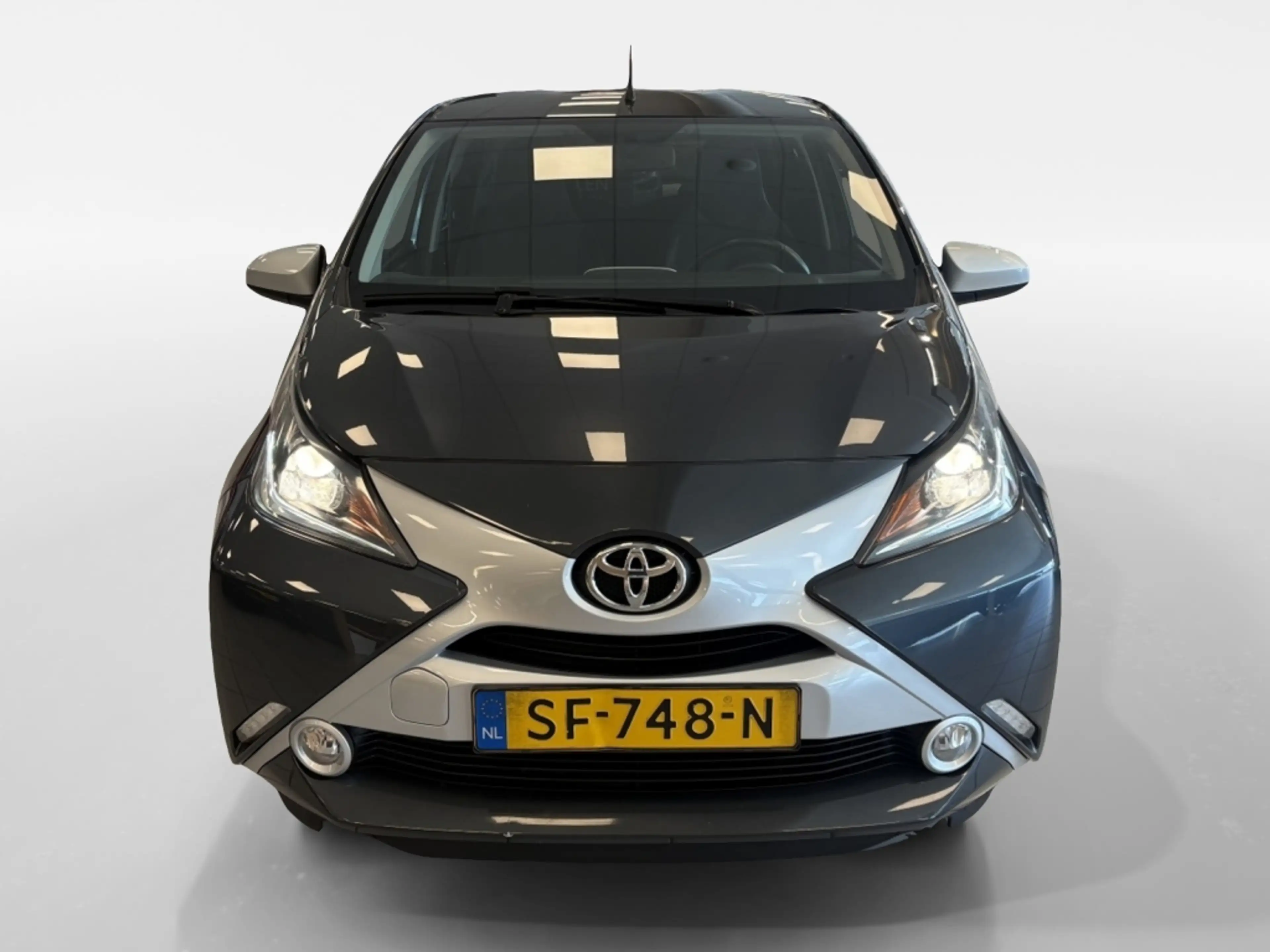 Toyota Aygo 1.0 VVT-i x-joy — photo 7