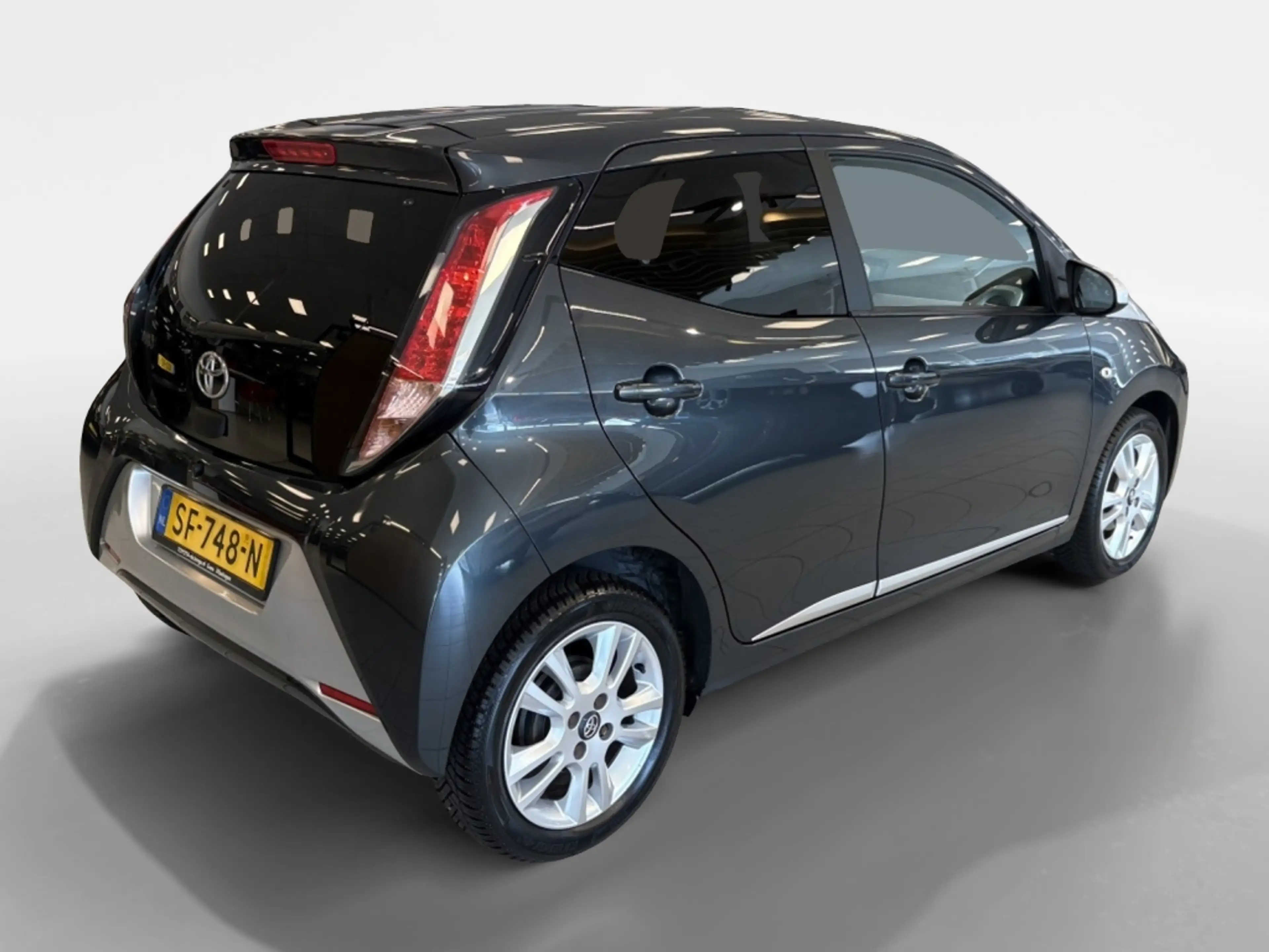 Toyota Aygo 1.0 VVT-i x-joy — photo 2