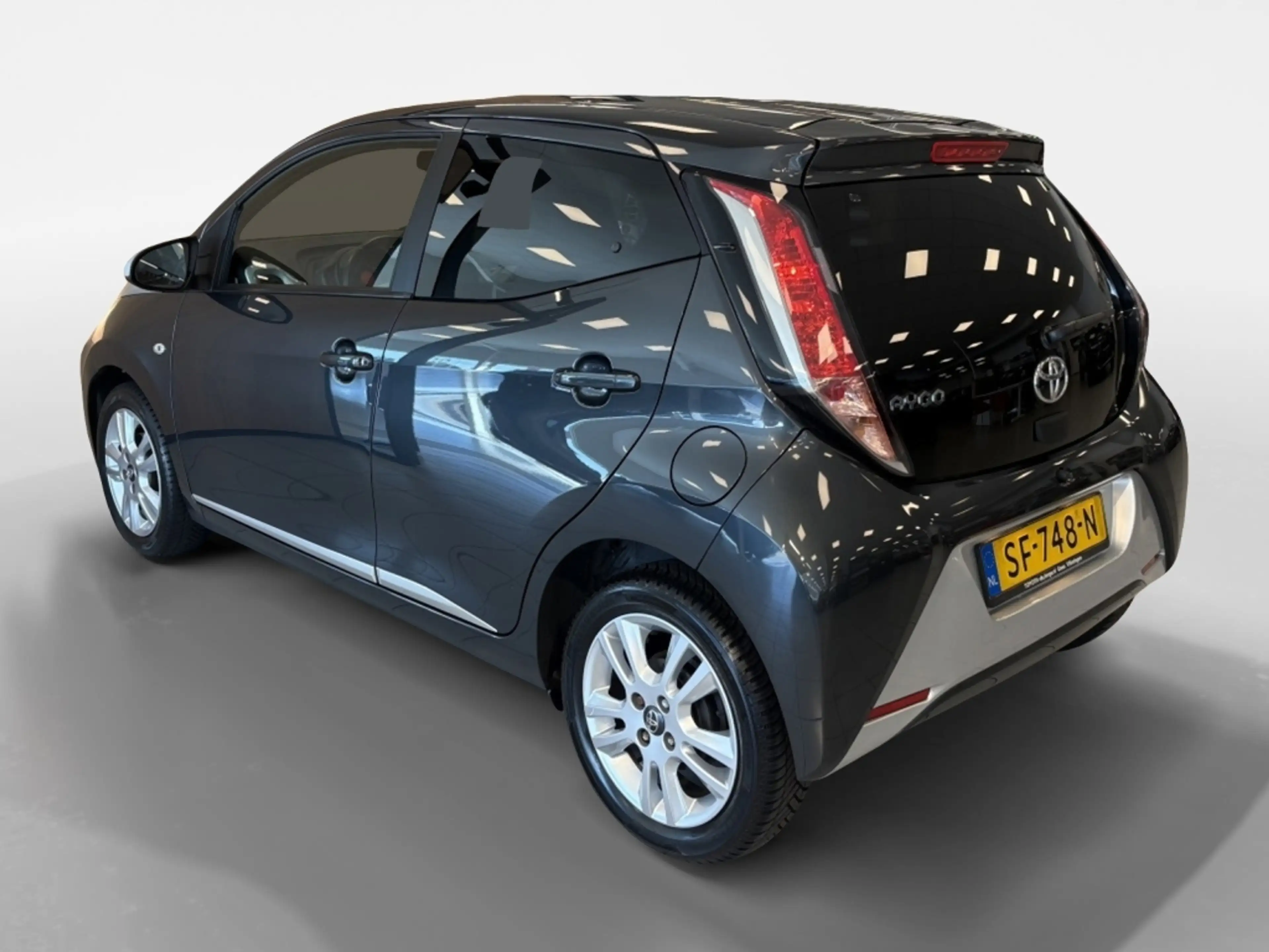 Toyota Aygo 1.0 VVT-i x-joy — photo 8