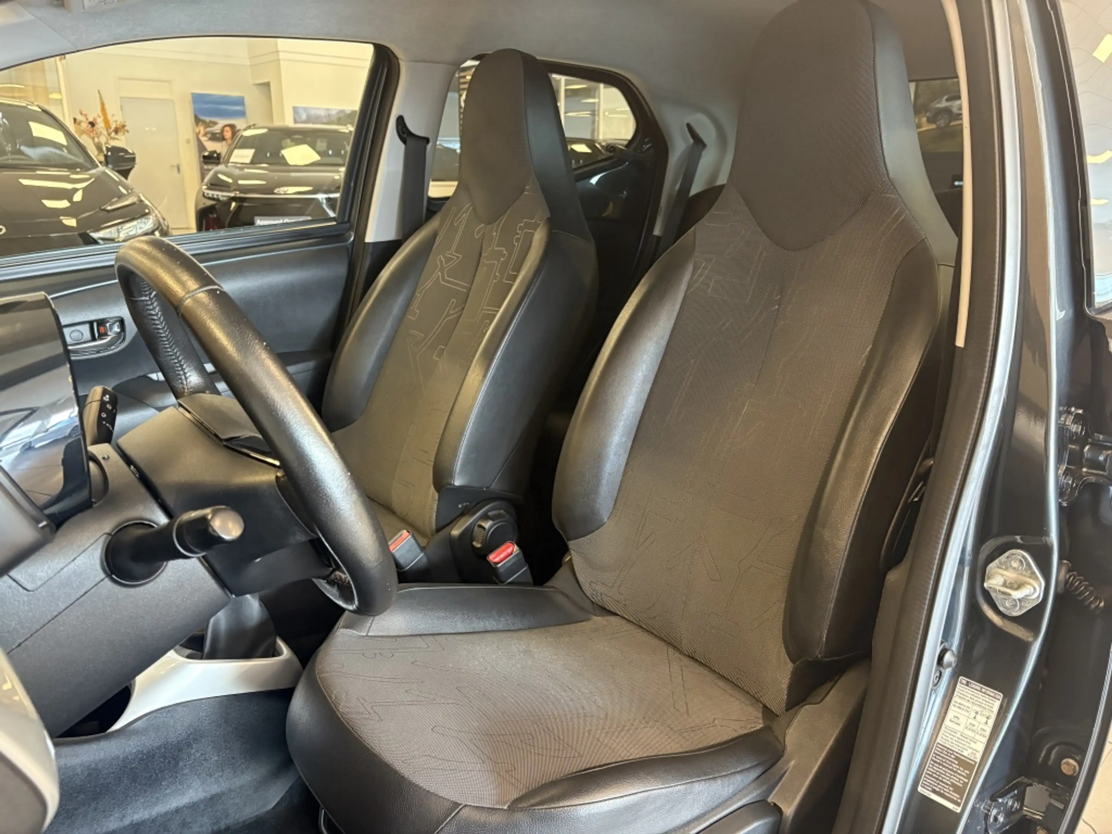 Toyota Aygo 1.0 VVT-i x-joy — photo 14