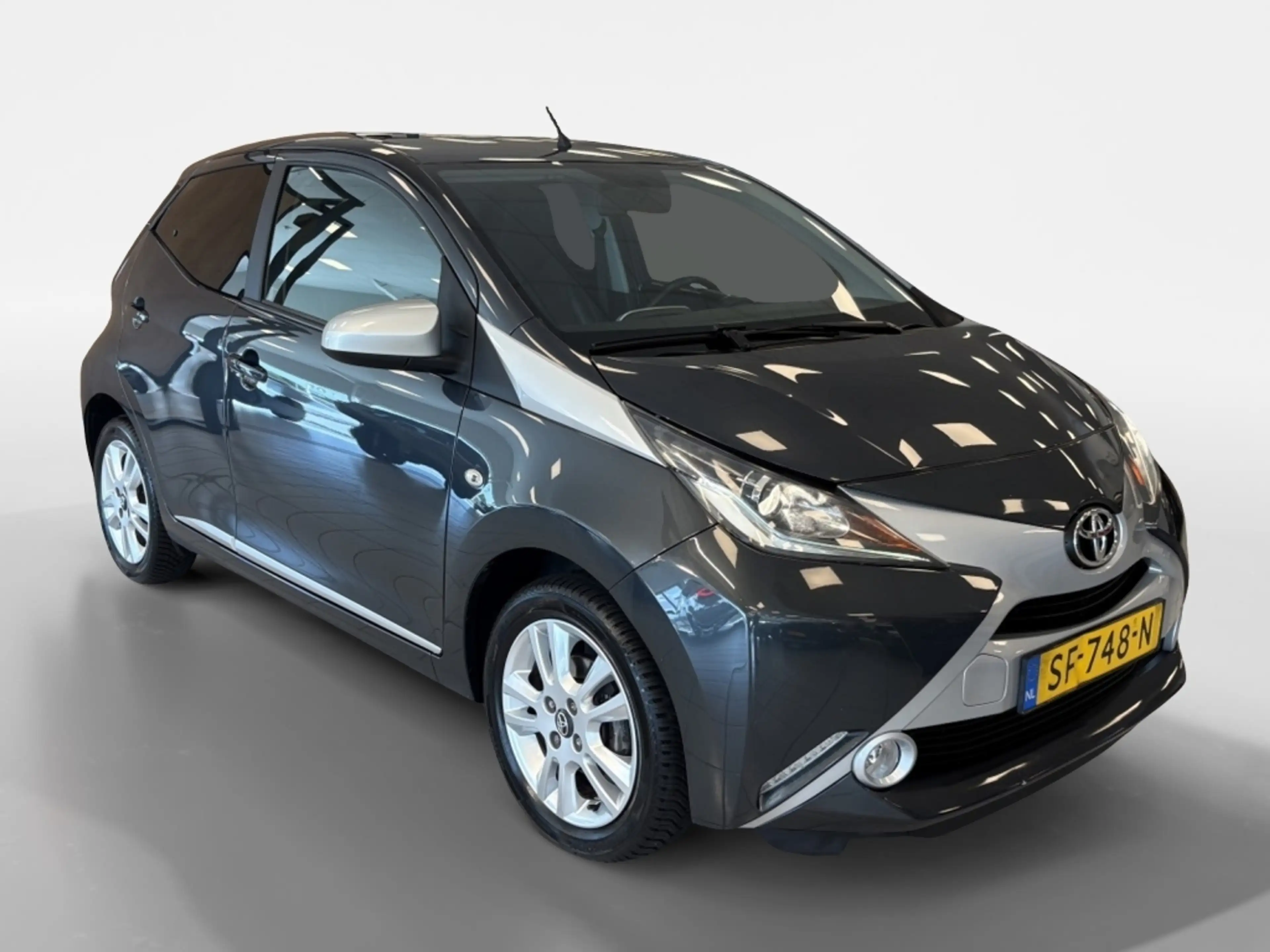 Toyota Aygo 1.0 VVT-i x-joy — photo 6