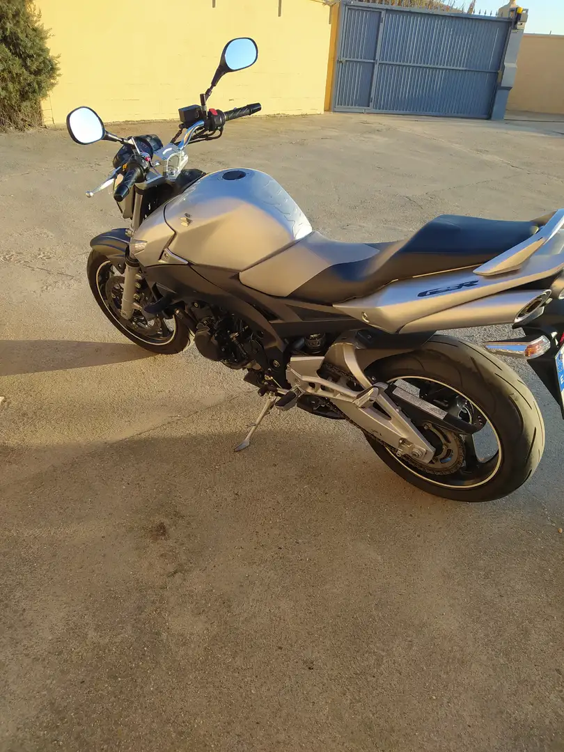 Suzuki GSR 600 Plateado - 2