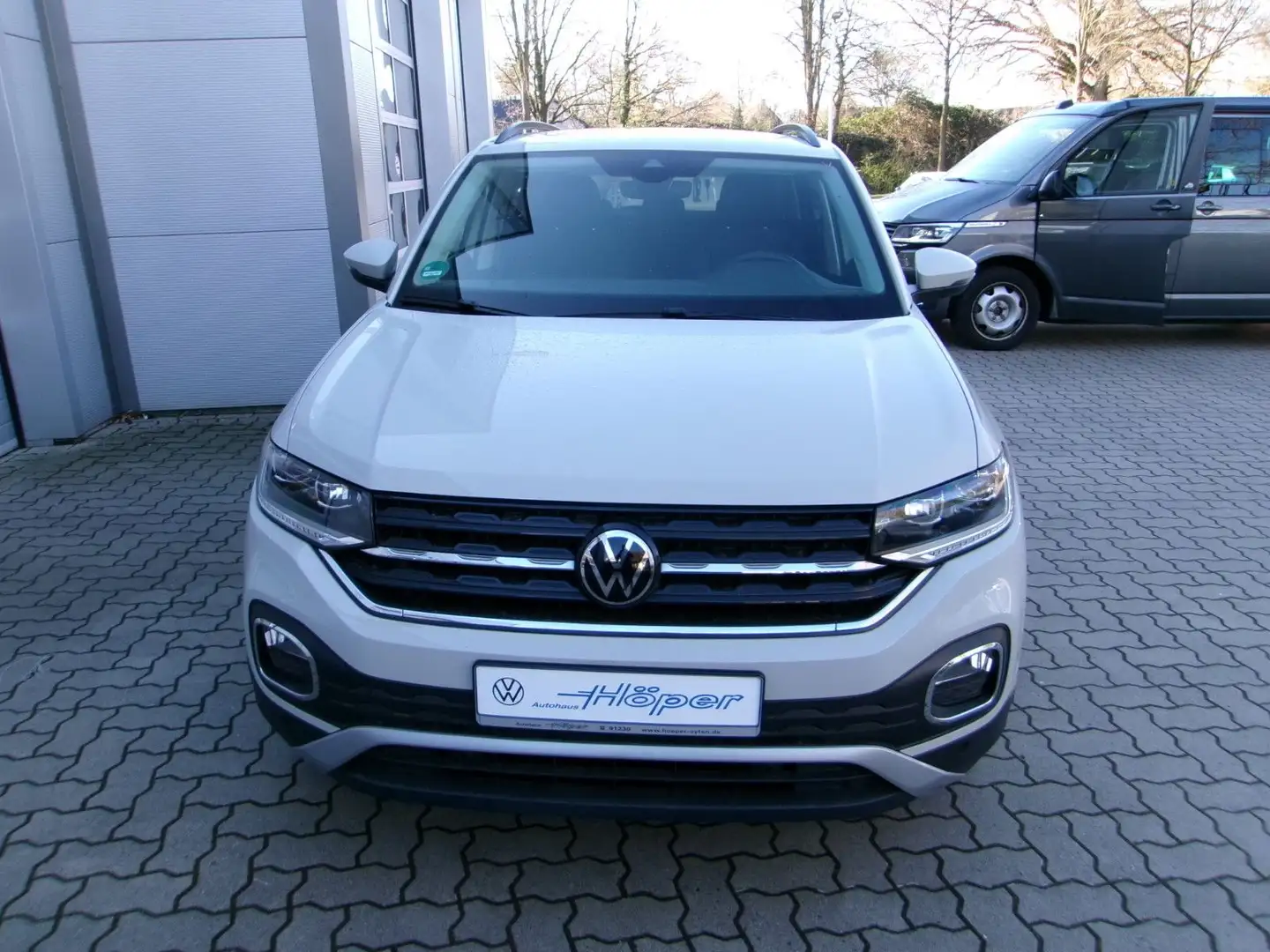 Volkswagen T-Cross 1.0 TSI DSG Active NAV+LED+Sitzheizung Grijs - 2