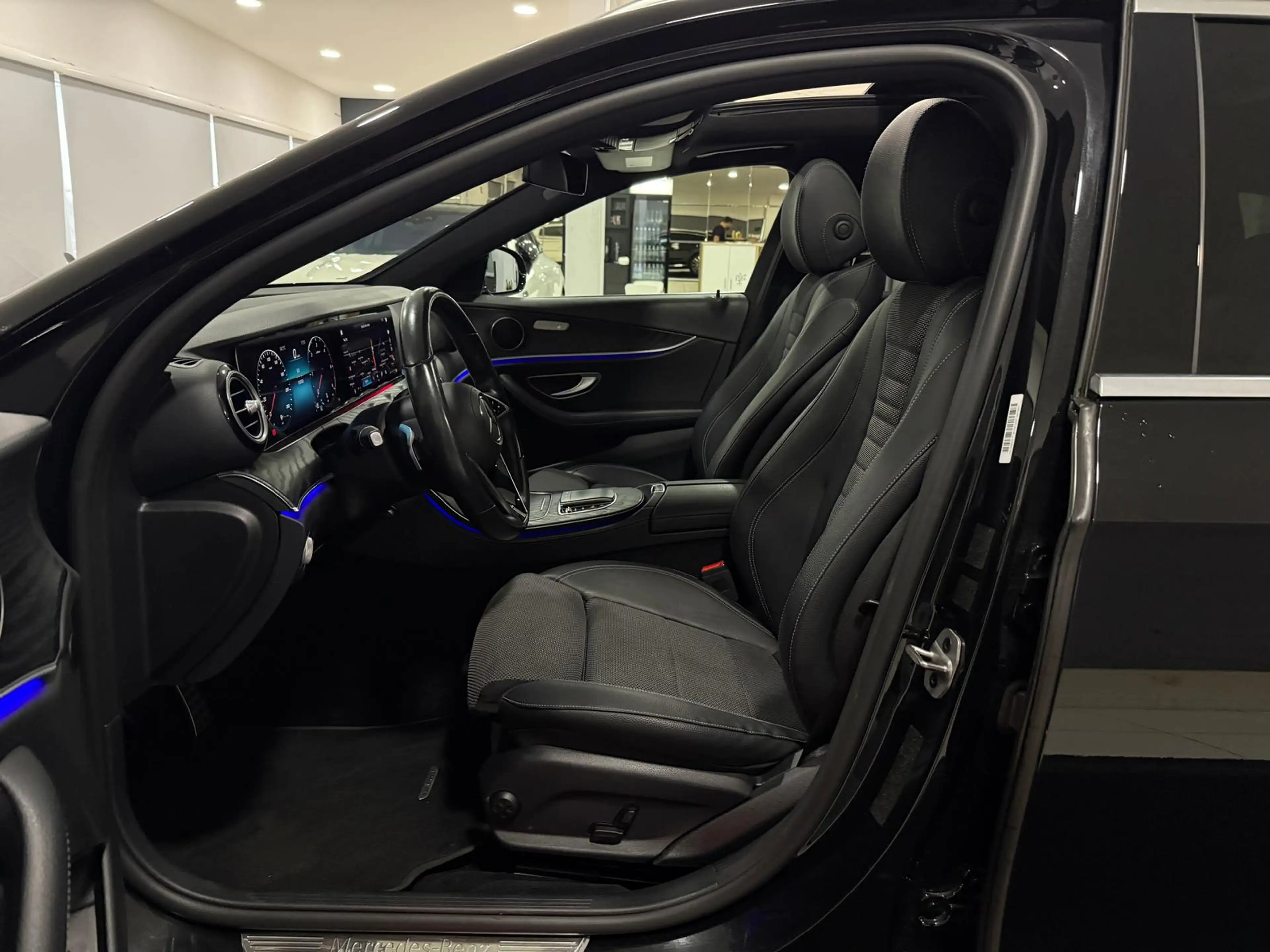 Mercedes-Benz E 400 d 4M All-Terrain *PANO*AHK*AIR*DIST*WIDE* — photo 11