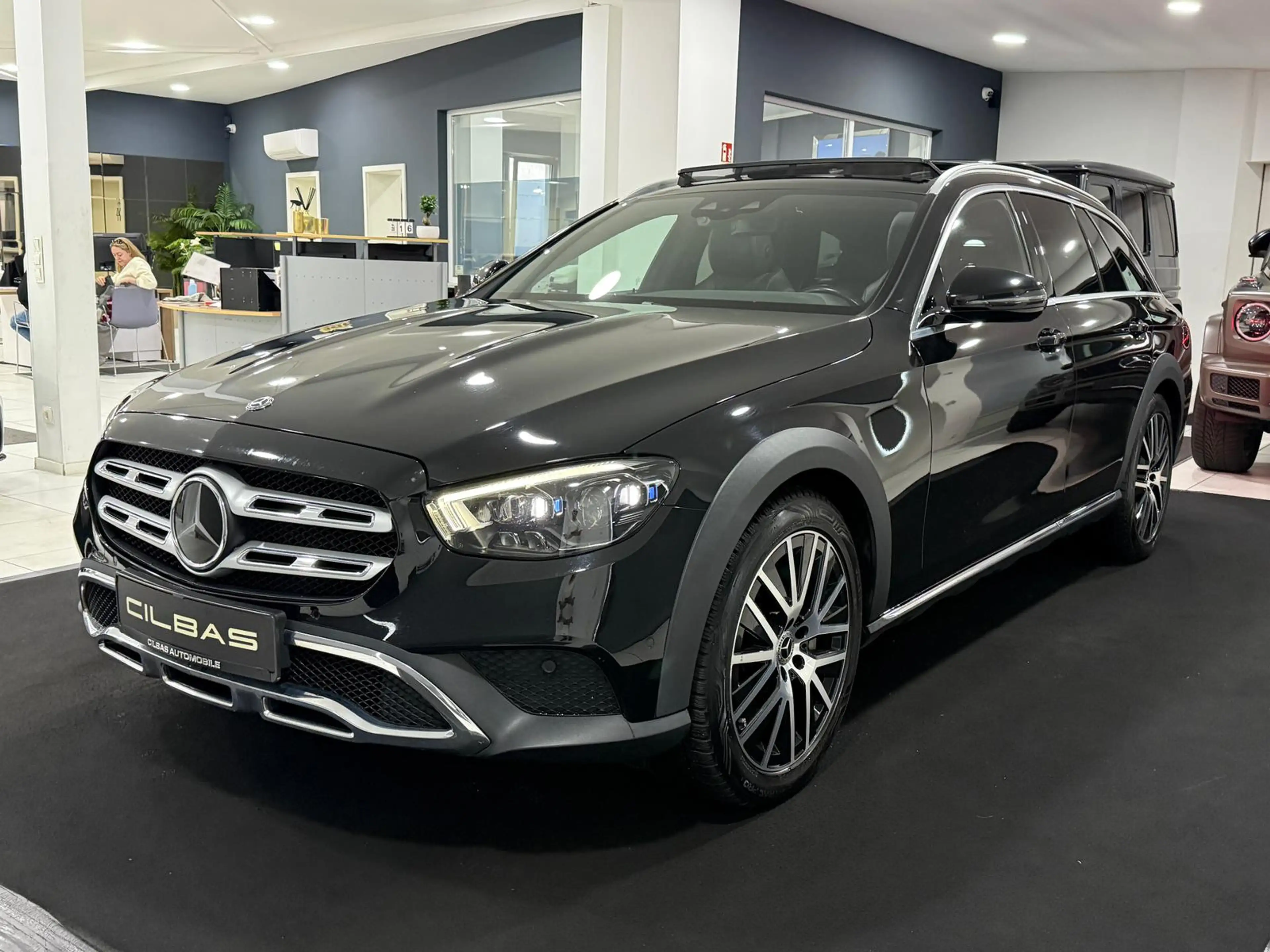 Mercedes-Benz E 400 d 4M All-Terrain *PANO*AHK*AIR*DIST*WIDE* — photo 2