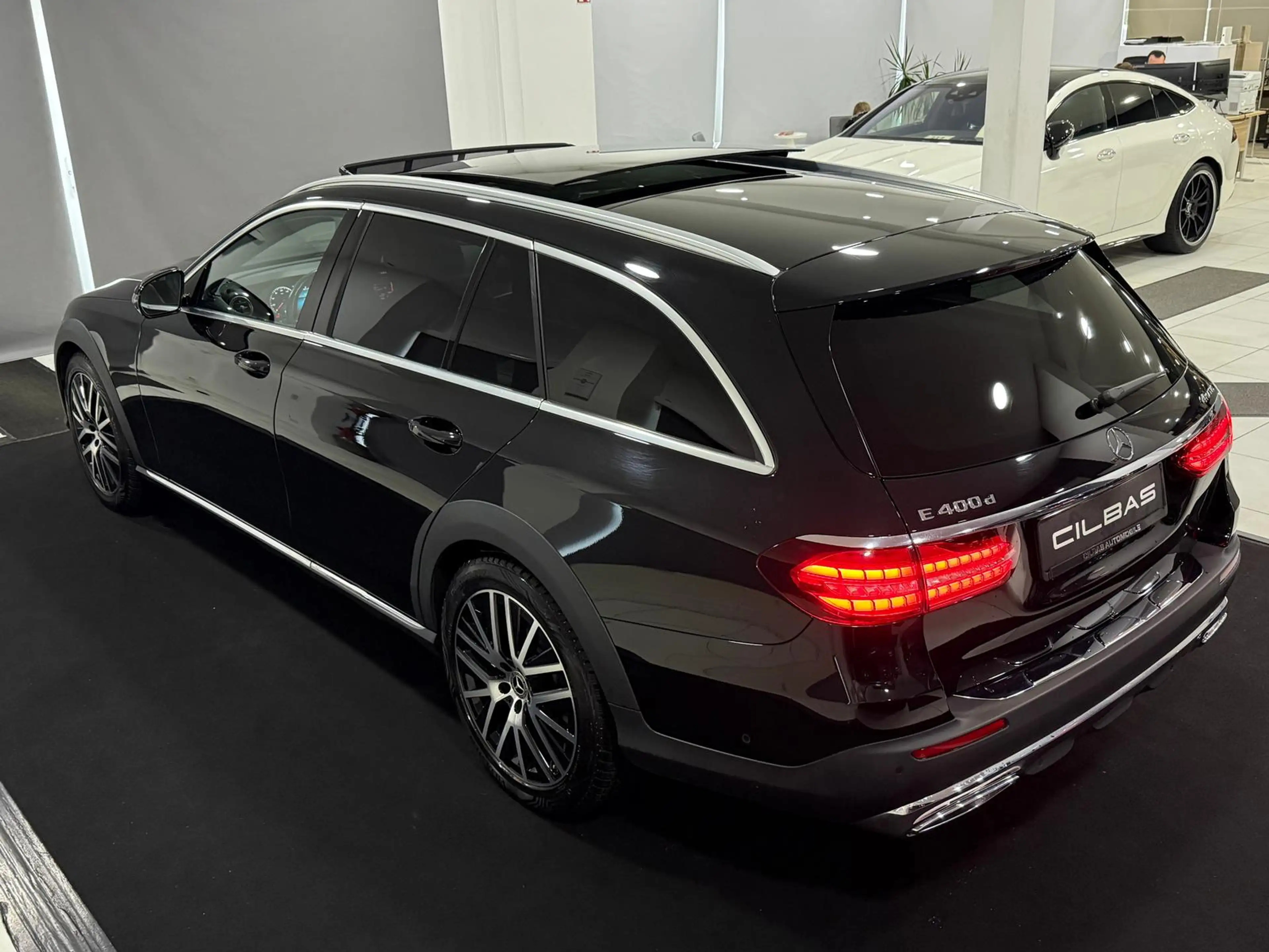 Mercedes-Benz E 400 d 4M All-Terrain *PANO*AHK*AIR*DIST*WIDE* — photo 8