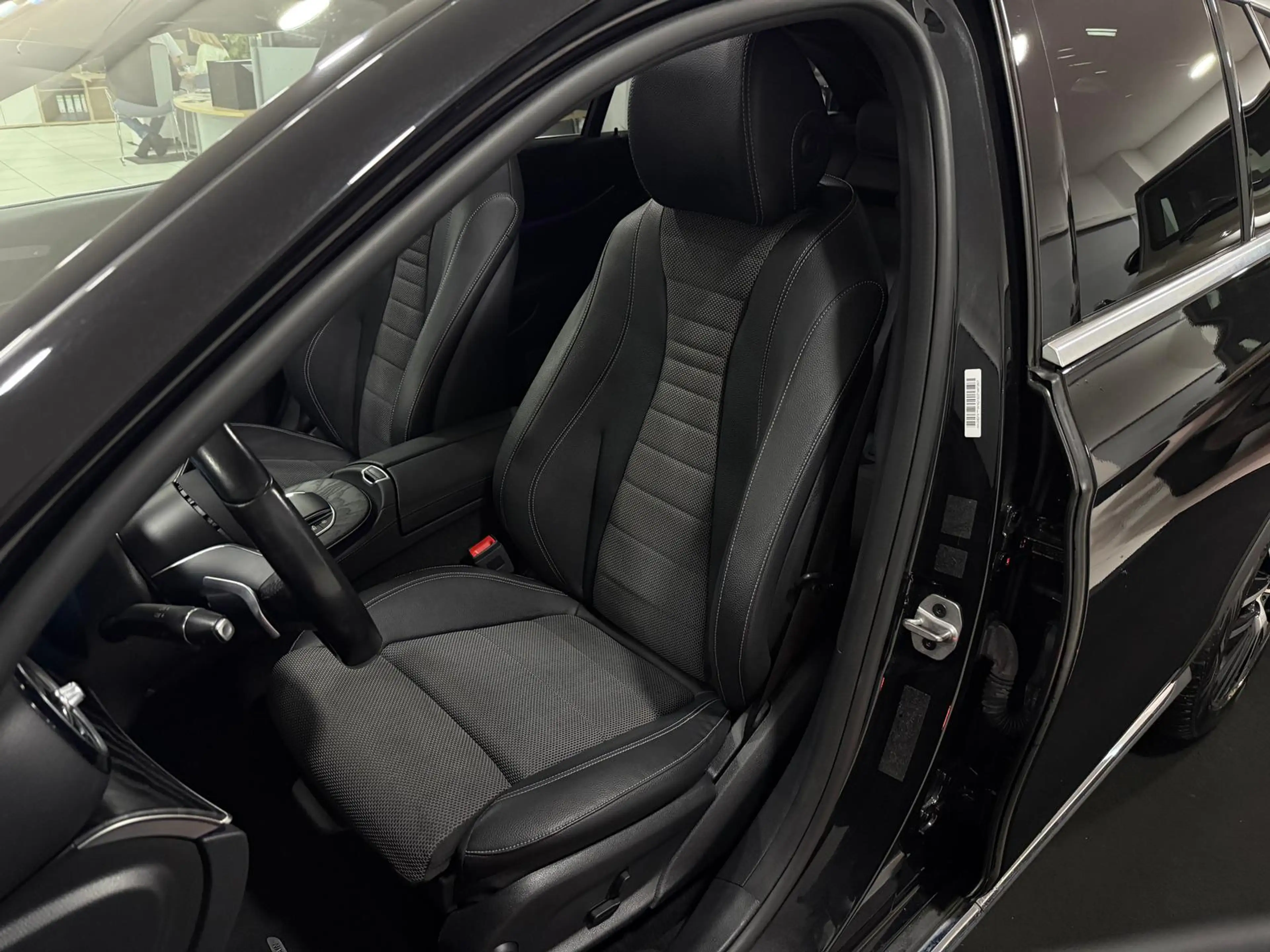 Mercedes-Benz E 400 d 4M All-Terrain *PANO*AHK*AIR*DIST*WIDE* — photo 15