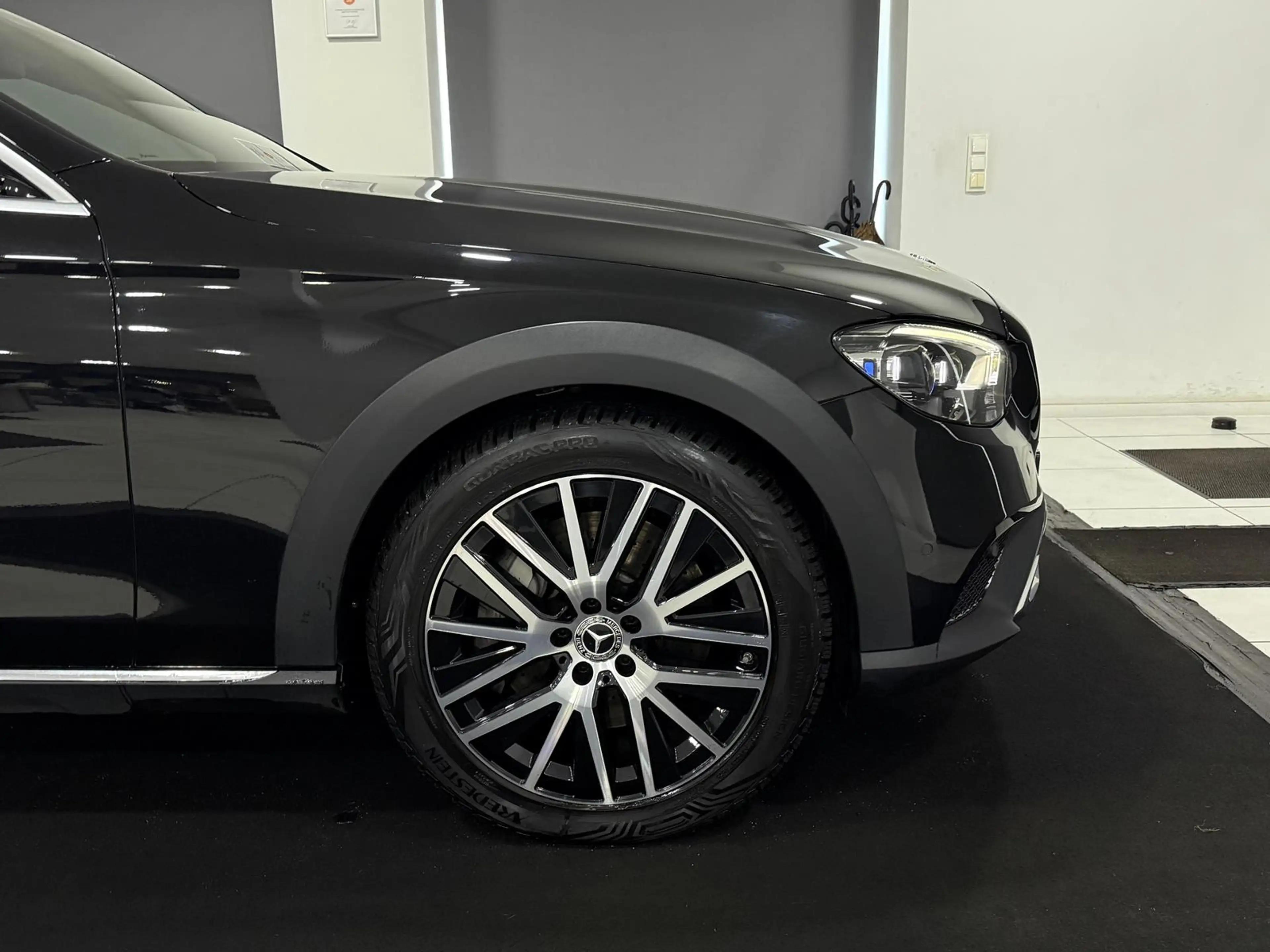 Mercedes-Benz E 400 d 4M All-Terrain *PANO*AHK*AIR*DIST*WIDE* — photo 4