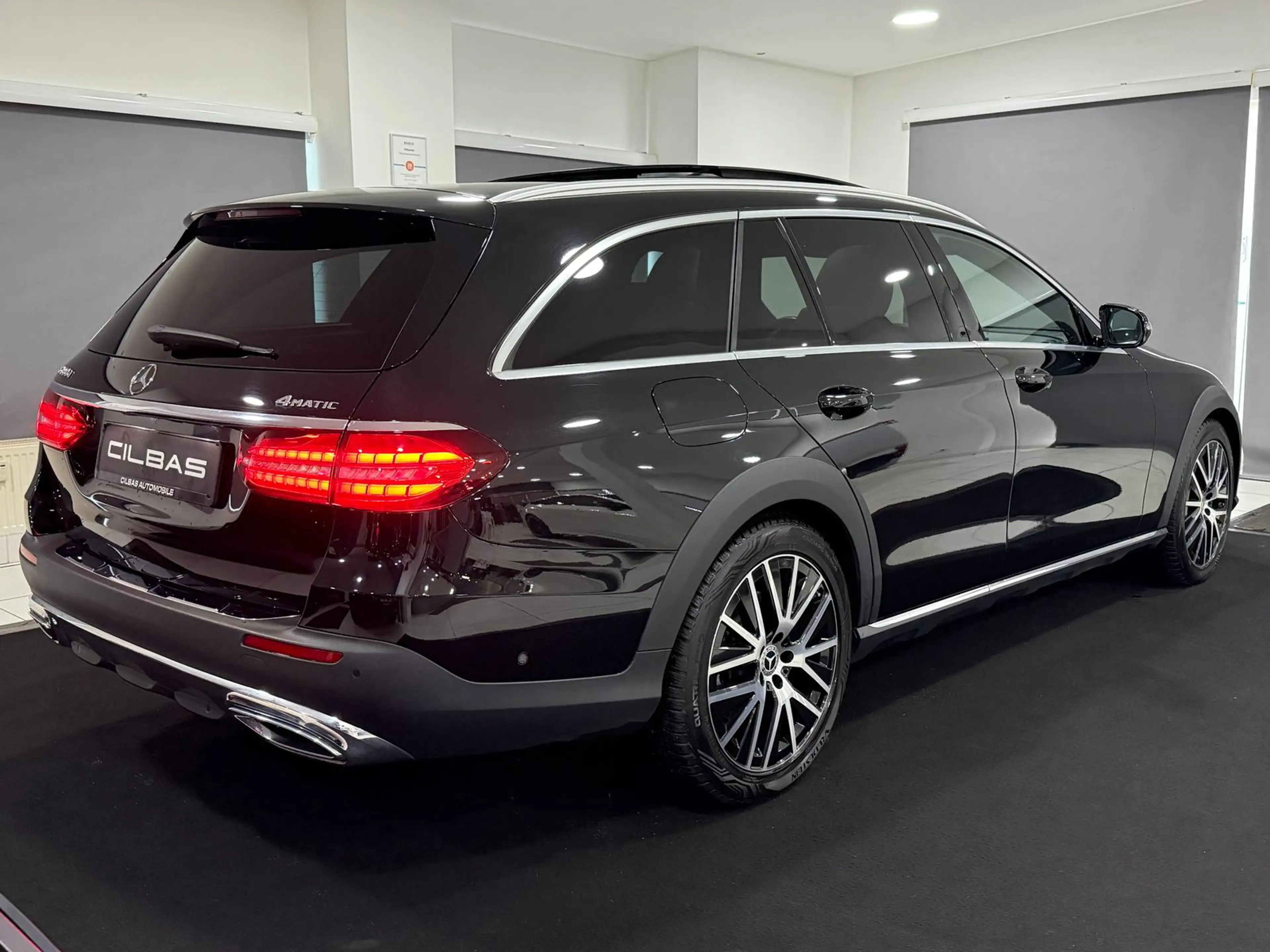 Mercedes-Benz E 400 d 4M All-Terrain *PANO*AHK*AIR*DIST*WIDE* — photo 10