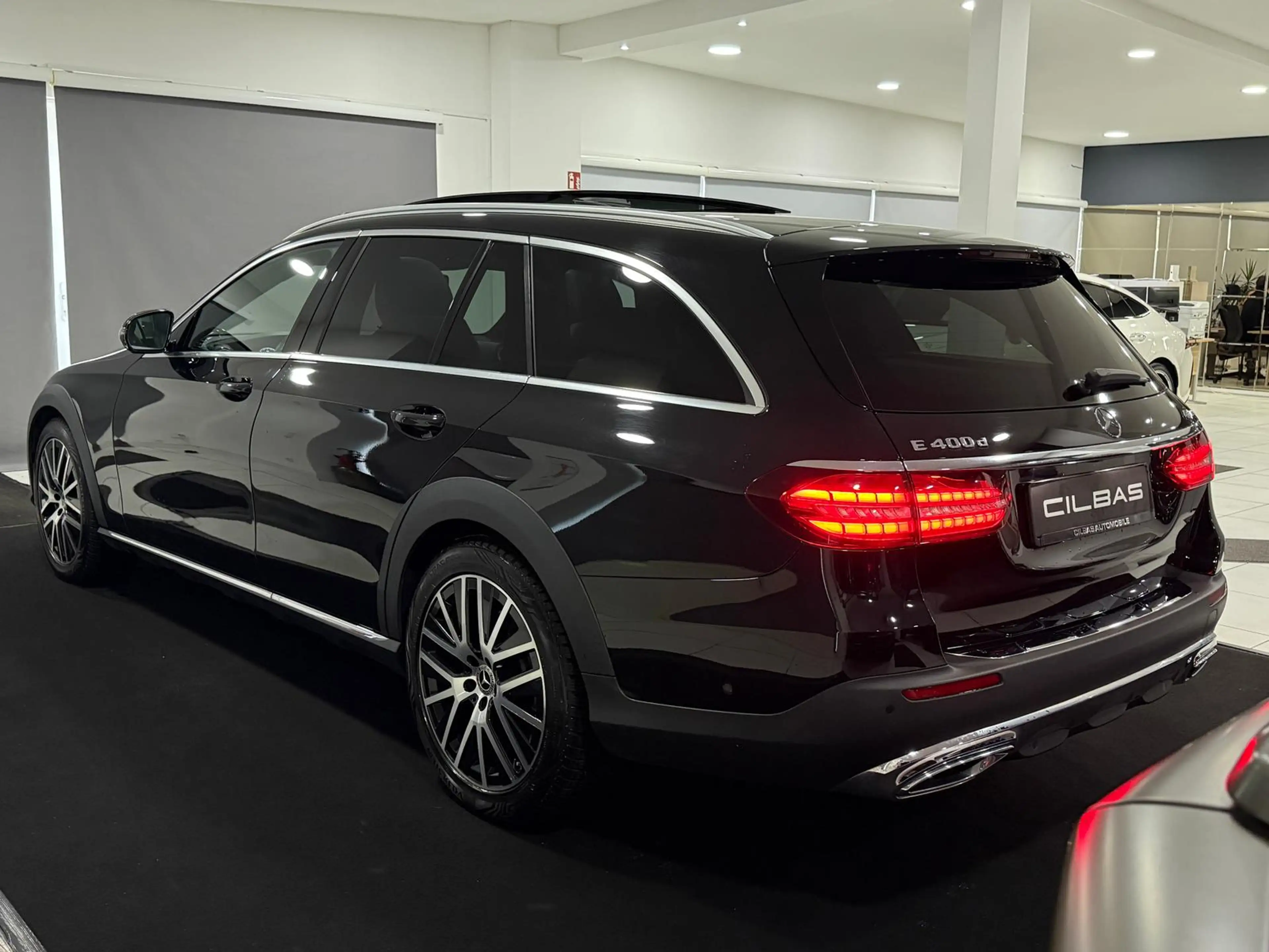 Mercedes-Benz E 400 d 4M All-Terrain *PANO*AHK*AIR*DIST*WIDE* — photo 13