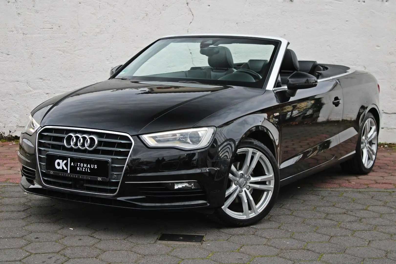 Audi A3 Cabriolet S line Sportpaket 1.Hand Automatik Schwarz - 1