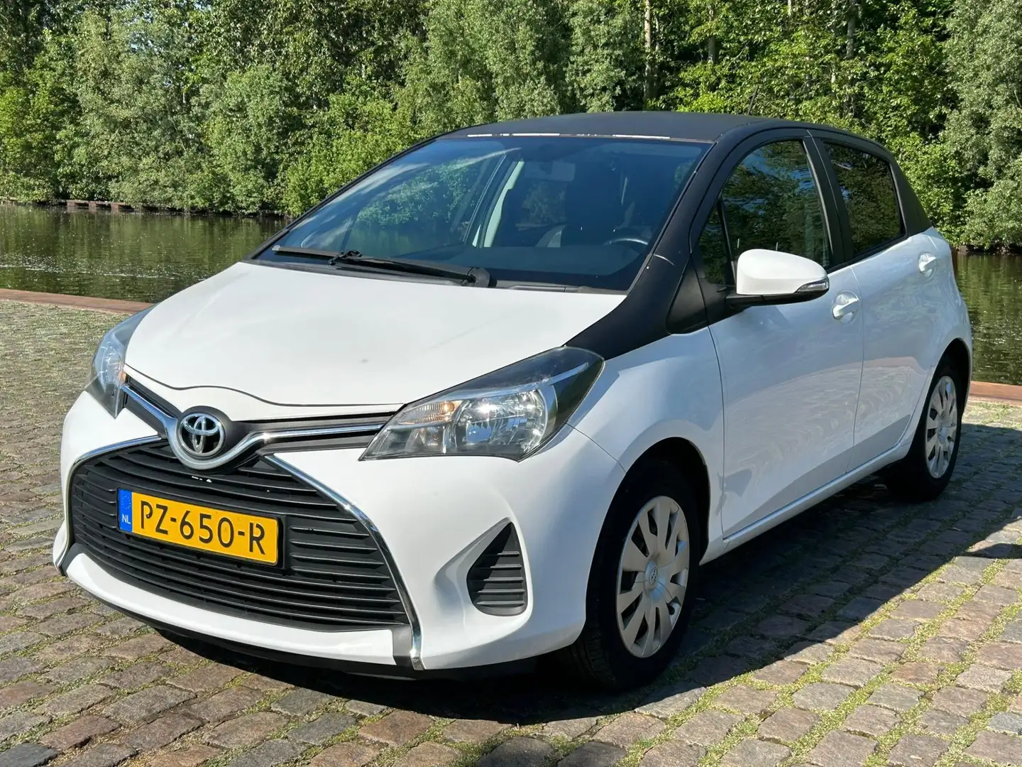 Toyota Yaris 1.0 VVT-i Now 1e eigenaar dealer onderhouden zeer Wit - 2