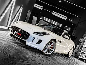 F-Type R 5.0 V8 Supercharged essence