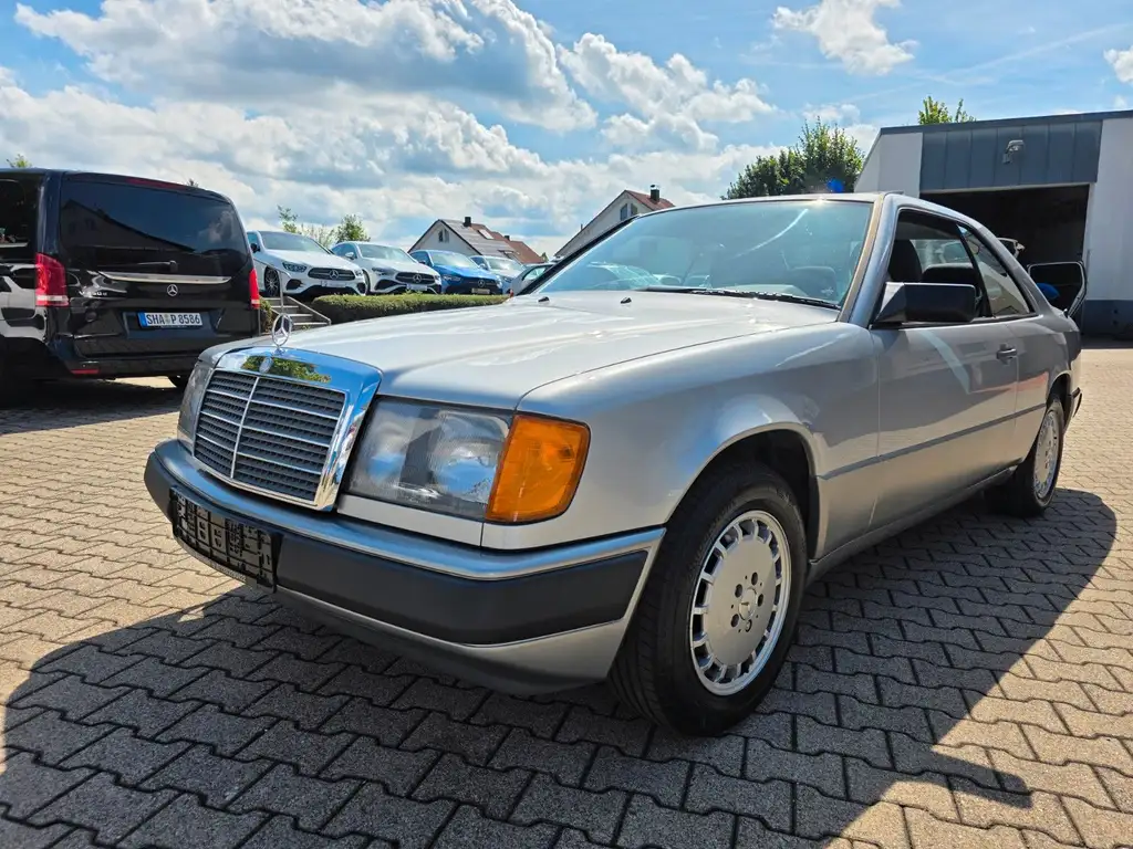 Mercedes-Benz 230 1989 из Европы — купить под ключ