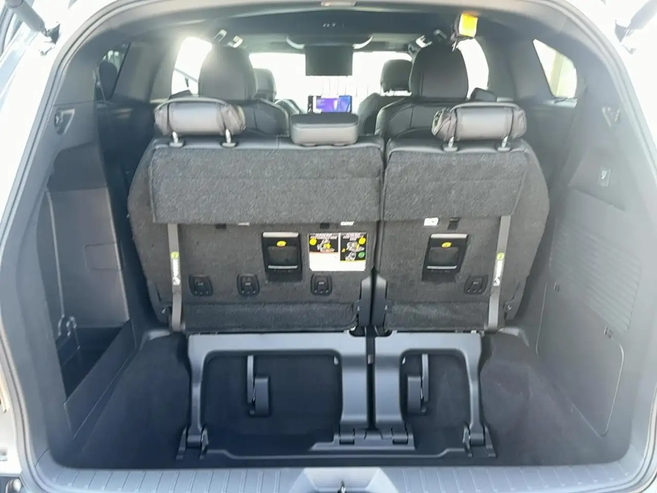 Toyota Sienna photo Toyota Sienna