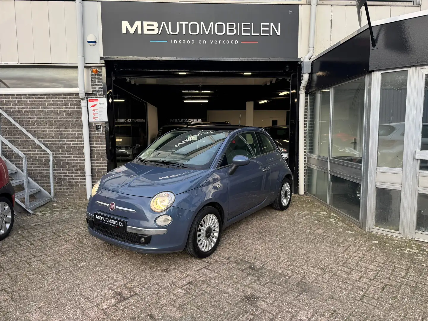 Fiat 500 1.2 Lounge/Panorama dak/ Airco/Stoelverwarming/APK Blauw - 1