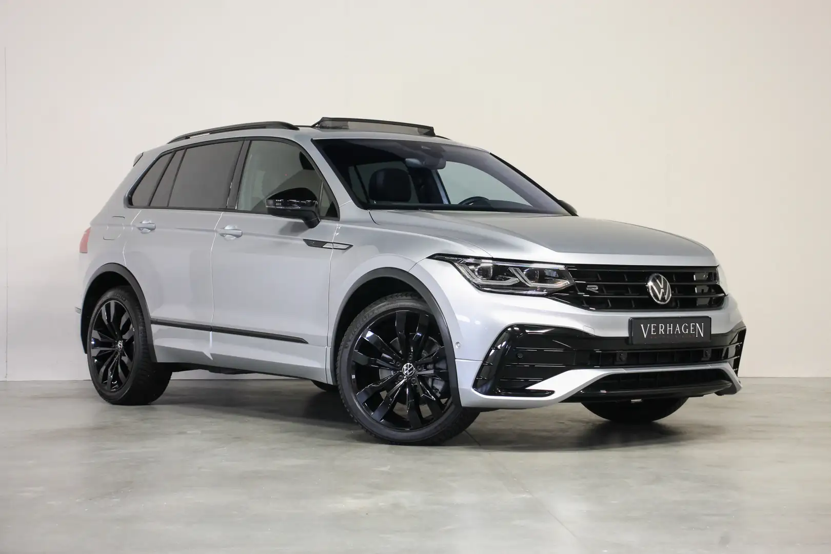 Volkswagen Tiguan 2.0 TSI R-line Black Style Leer Pano 4motion Grijs - 2