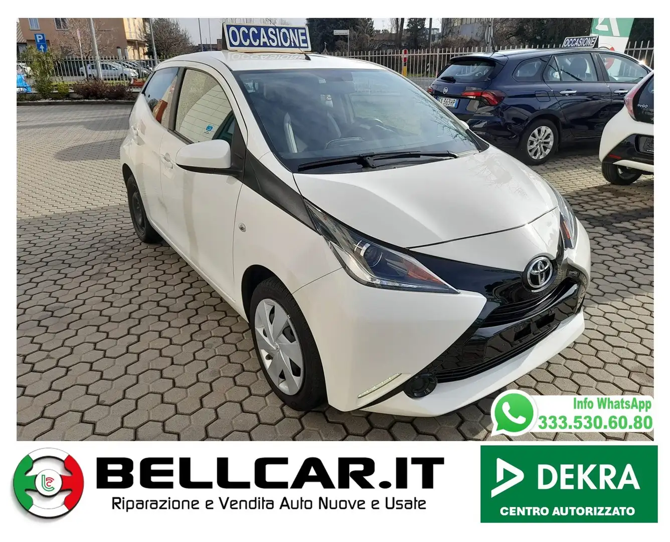 Toyota Aygo 5p 1.0 x-play my15 Bianco - 1