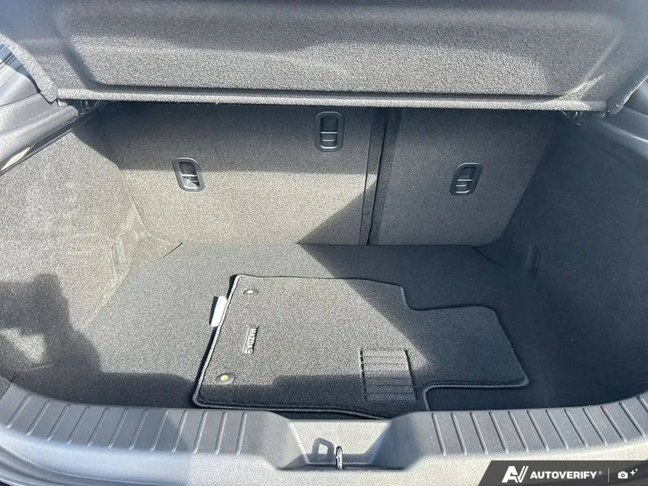 Mazda 3 снимка Mazda 3