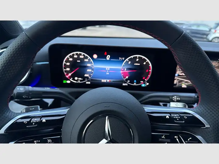 Mercedes-Benz Clase A A 200 d 2.0 Sedán 2025, foto 9