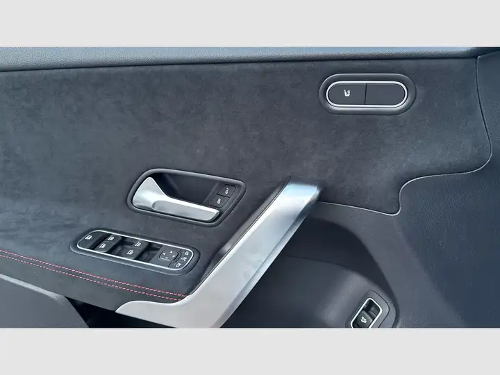 Mercedes-Benz Clase A A 200 d 2.0 Sedán 2025, foto 17